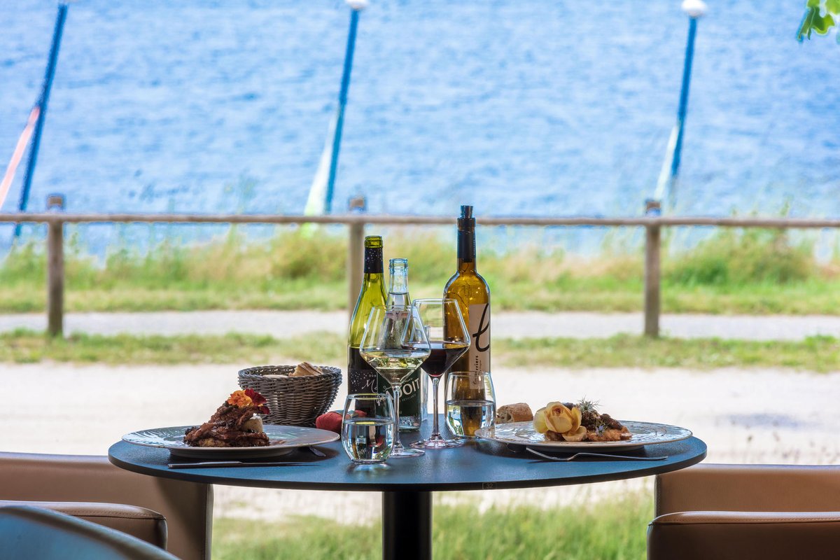 , Les Terrasses du Lac - Restaurant in Langogne, Lake Naussac