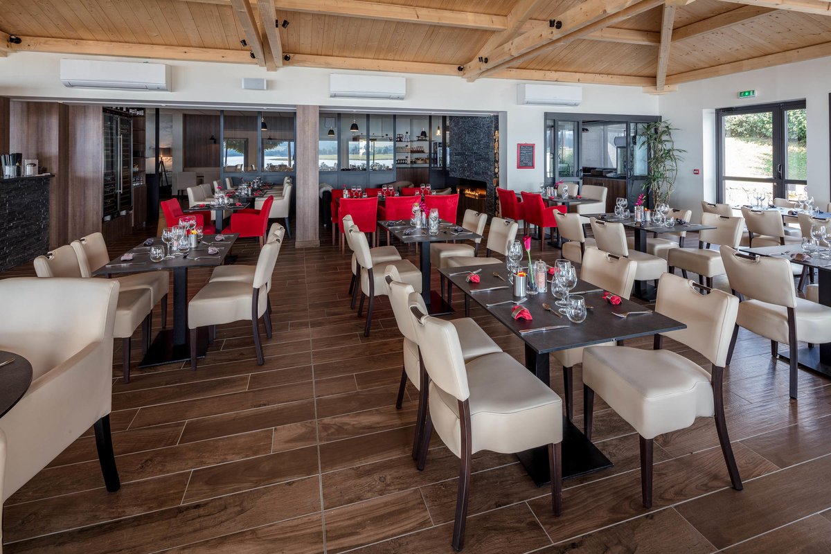 , Les Terrasses du Lac - Panoramic restaurant in Naussac, Lozère (48)
