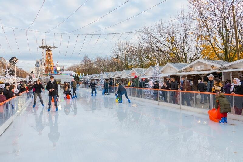 Patinoire de noel à Paris aux Tuileries