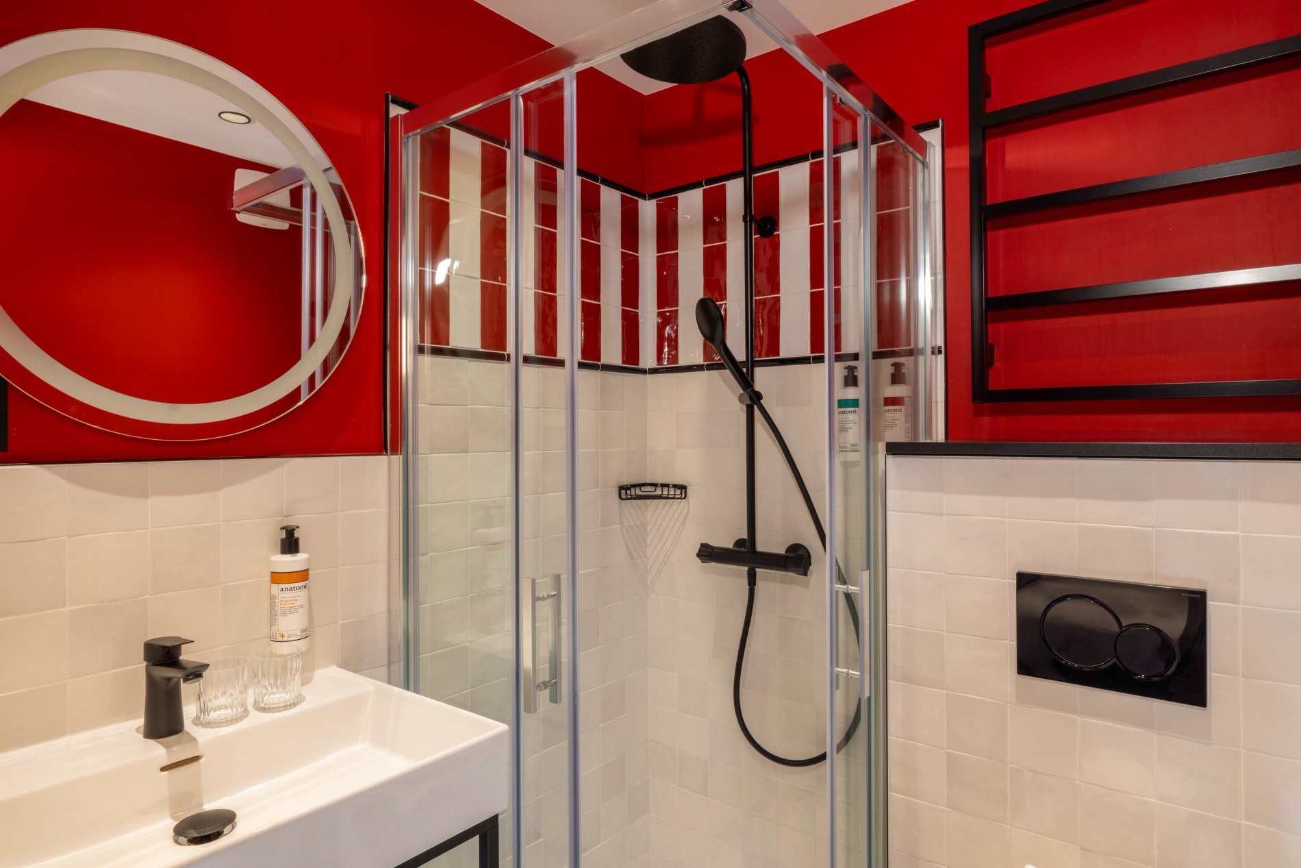 Hotel Brady Single Room Bathroom