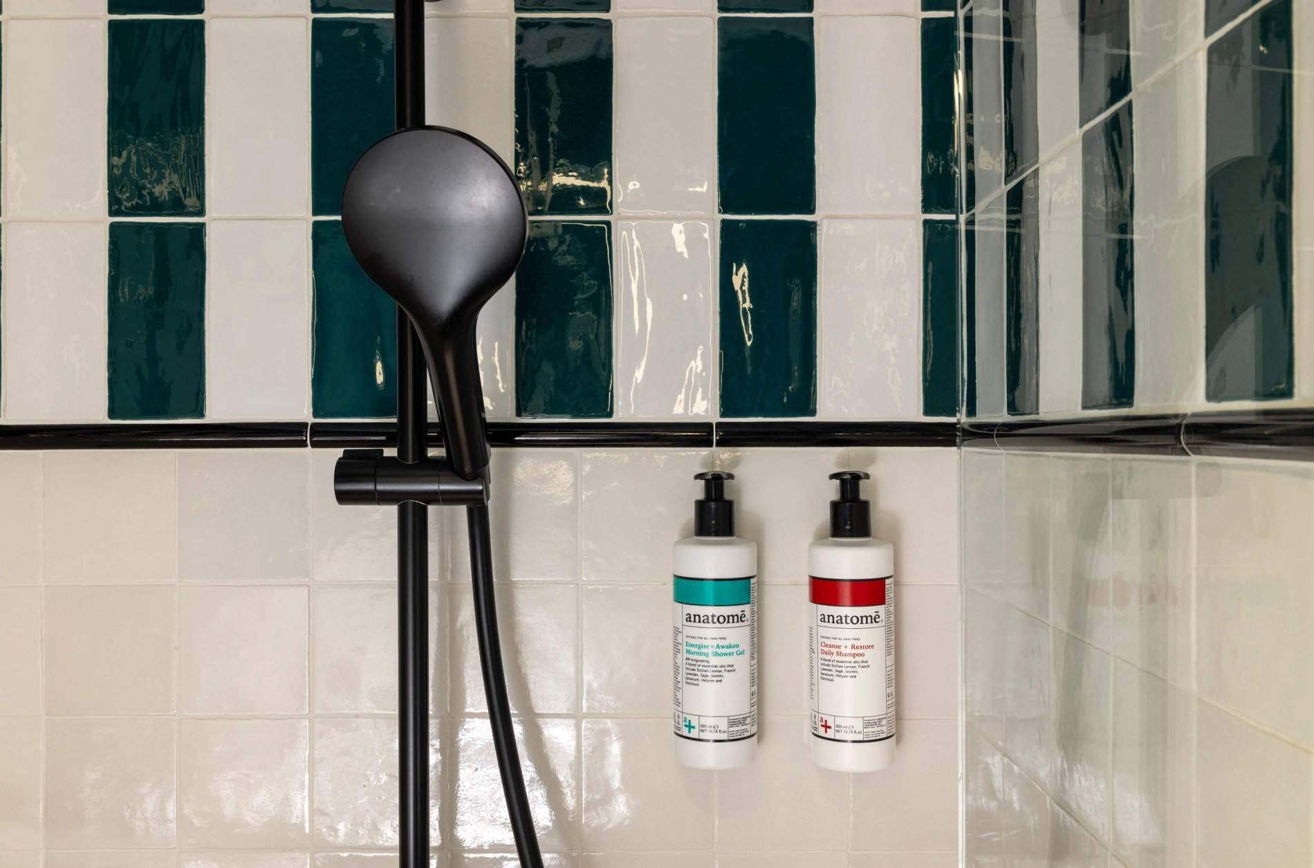 Hotel Brady Superior Room Balcony Bathroom Shower