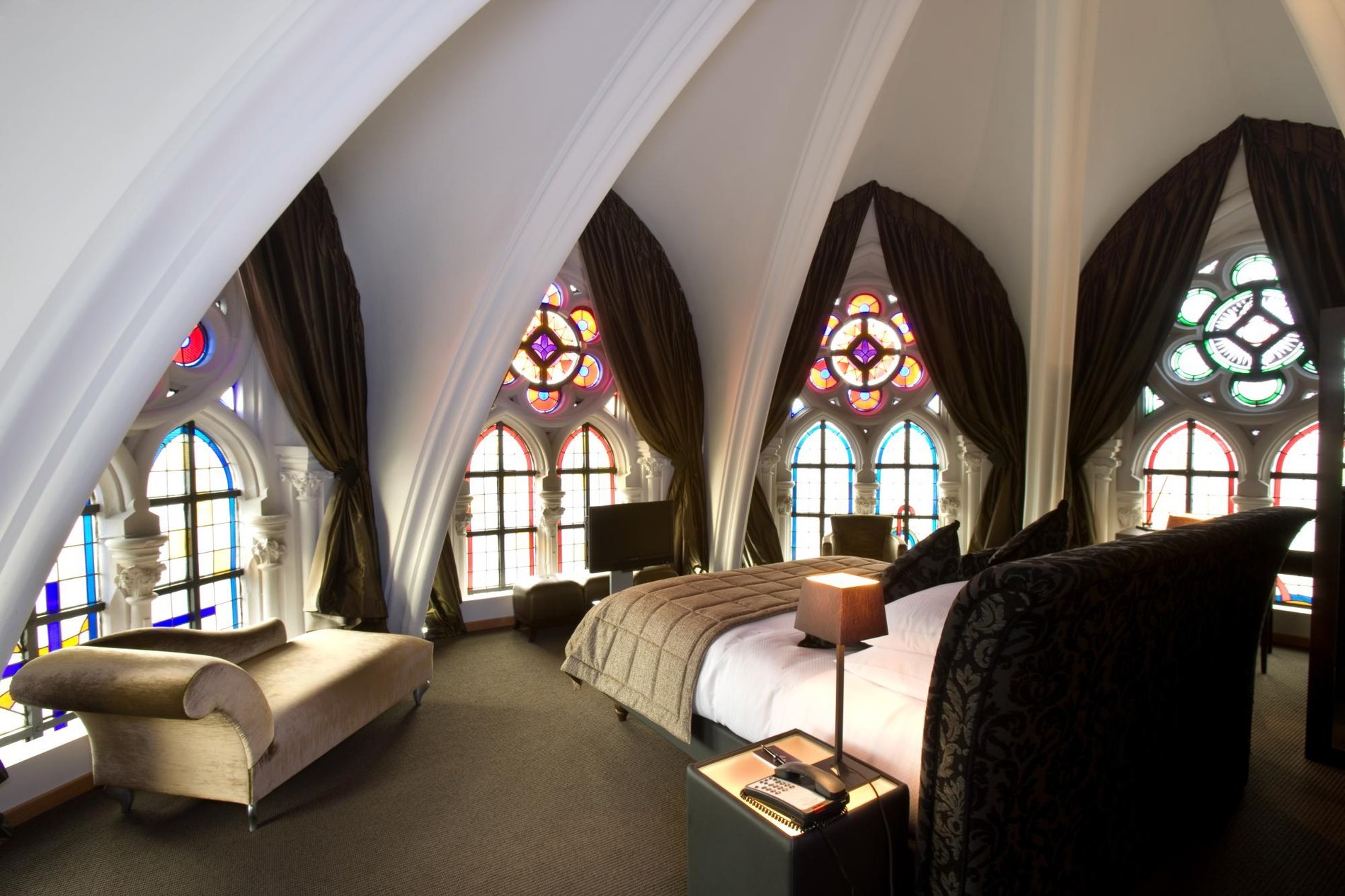 Suite Best of Home, chambre avec TV, hôtel église, hôtel insolite
