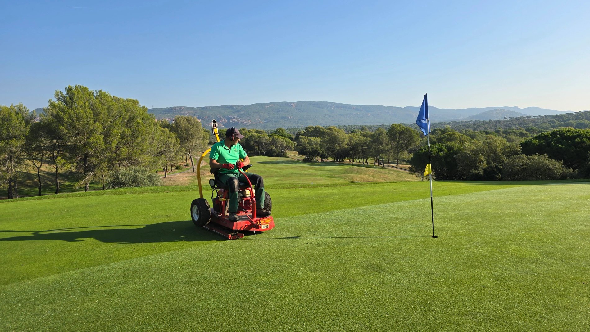 01fb314c-0d4b-493d-9260-14a417e80152