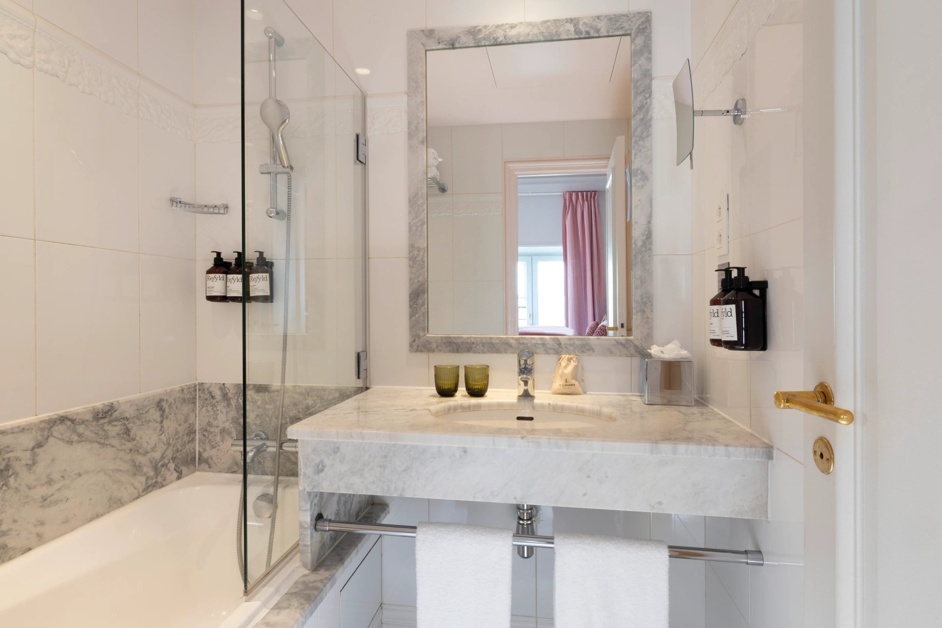 Hôtel Le Lavoisier Chambre Supérieure Salle de Bain Baignoire