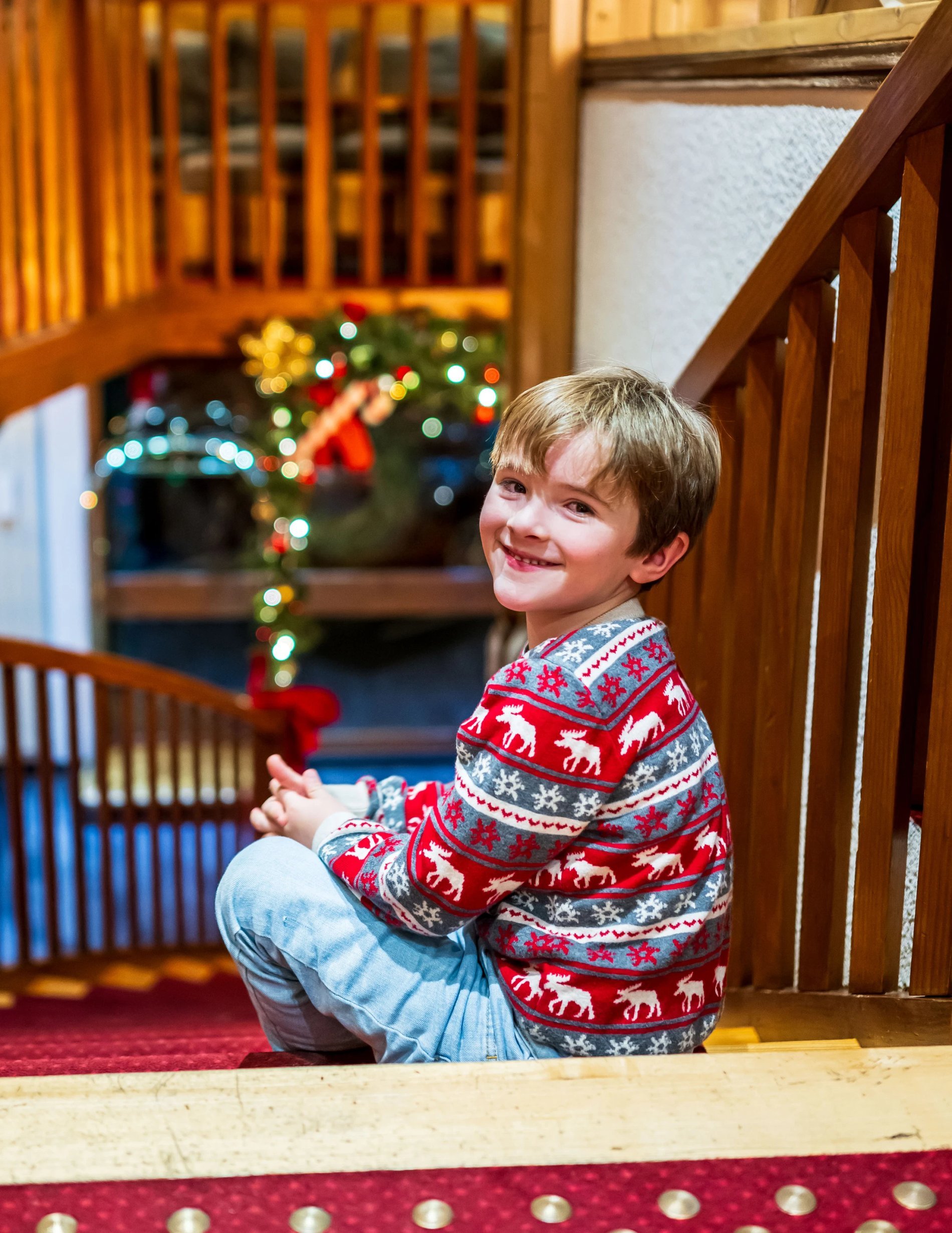 Noël à l'hôtel Le Dahu, enfant heureux