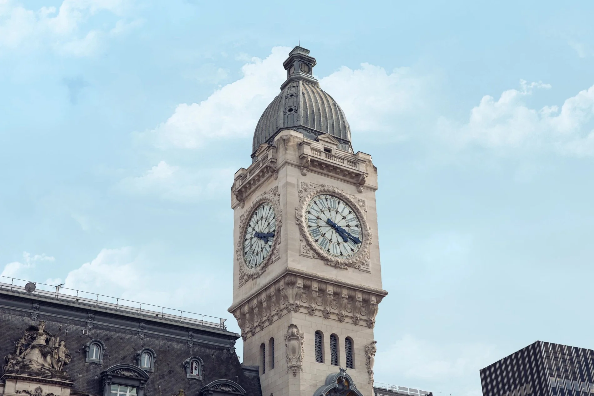 Horloge de la Gare de Lyon à Paris, architecture emblématique