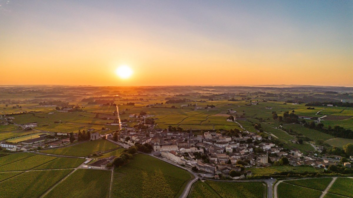 La Villa des Vignes, Coucher de soleil sur les vignes de Saint-Émilion, vue panoramique depuis la Villa des Vignes