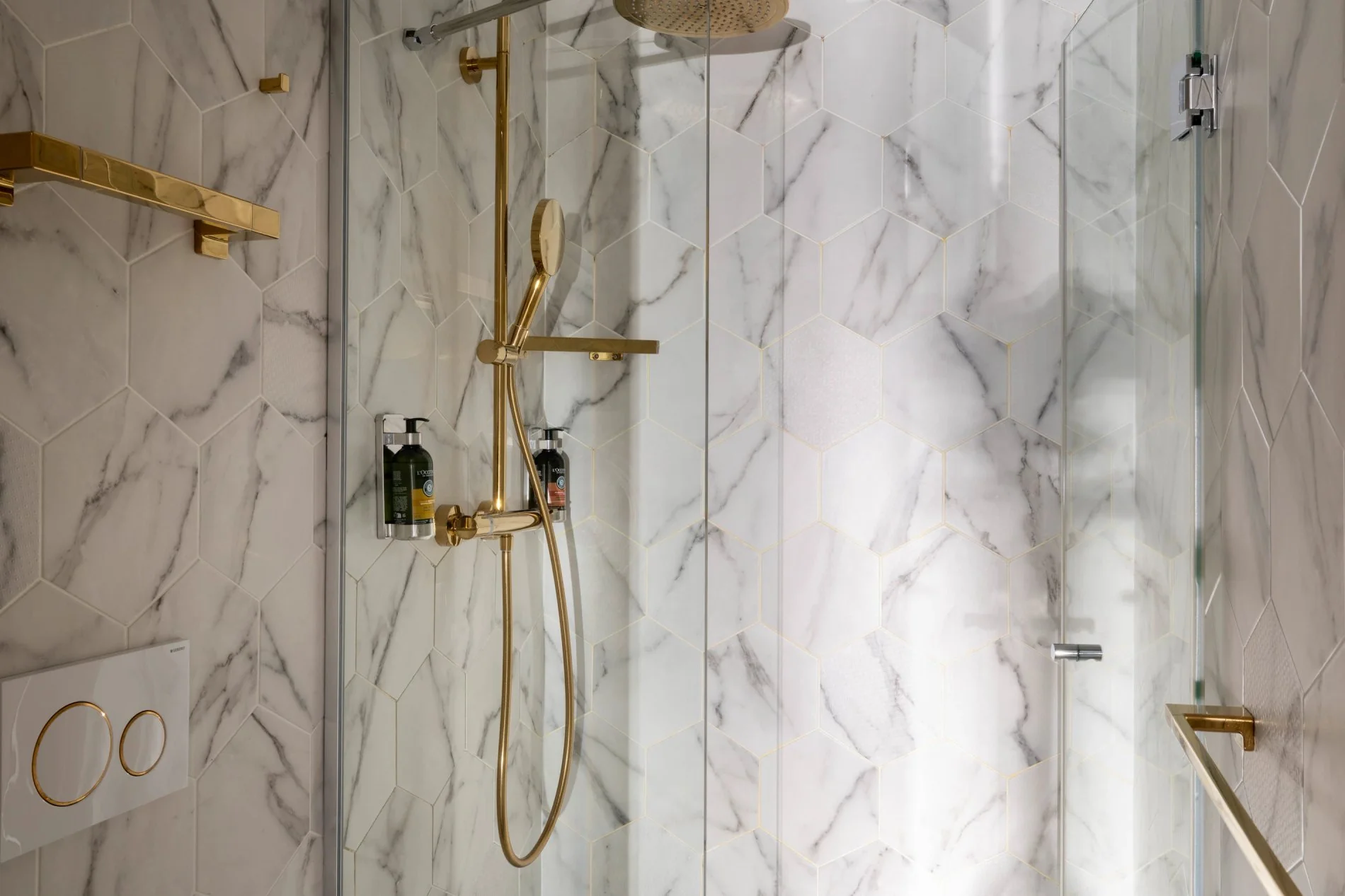 Hôtel Maxim Folies Chambre Supérieure Salle de Bain Douche