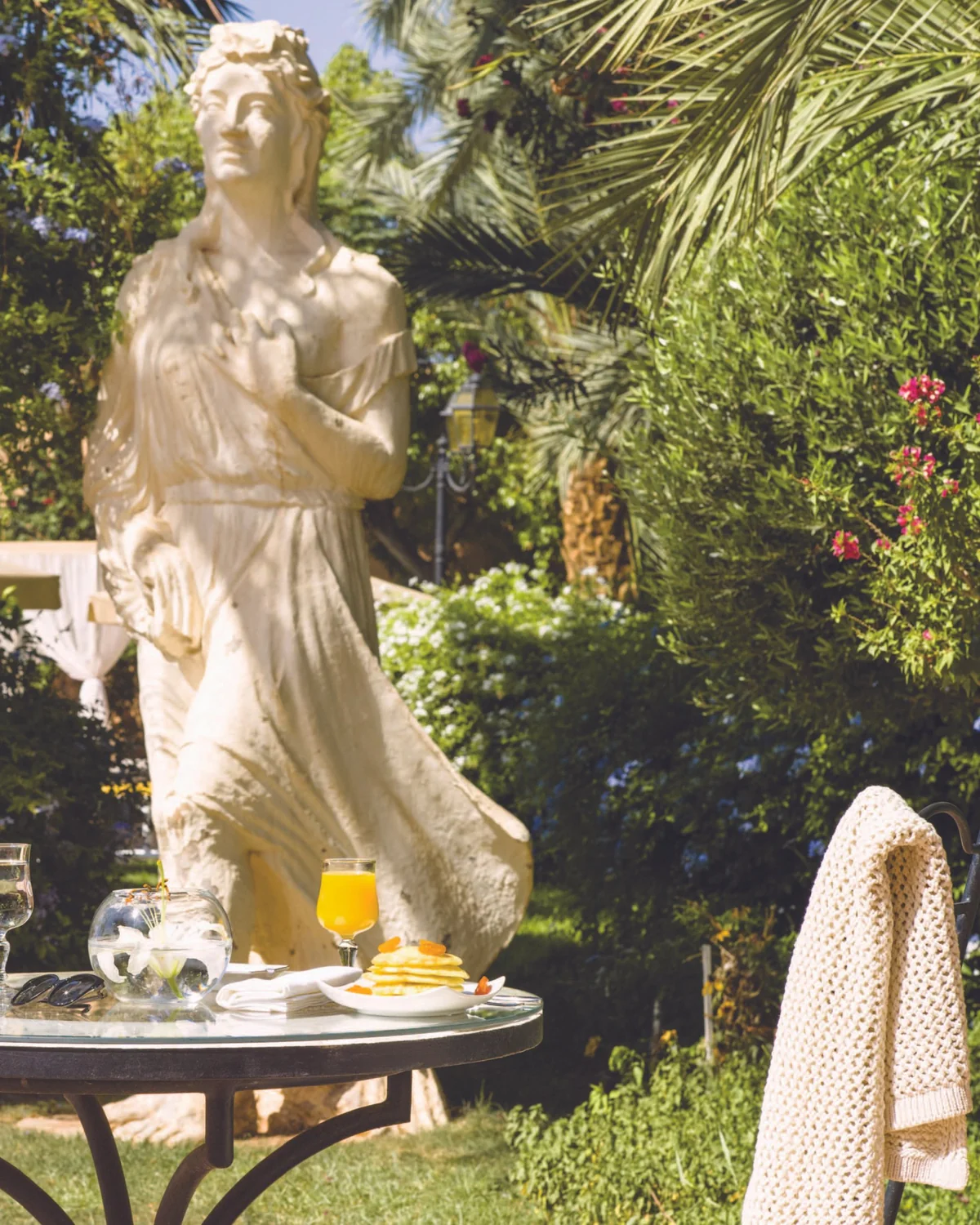 Le Berbère Palace, Classical stone statue in the gardens of Berbère Palace in Ouarzazate
