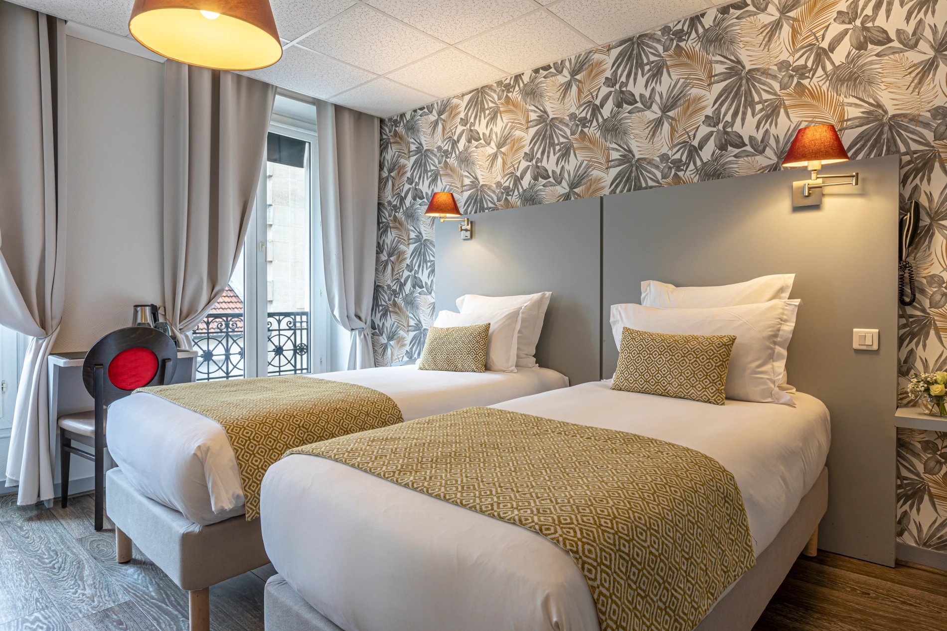 Splendid Hôtel | Chambre Triple twin Bureau
