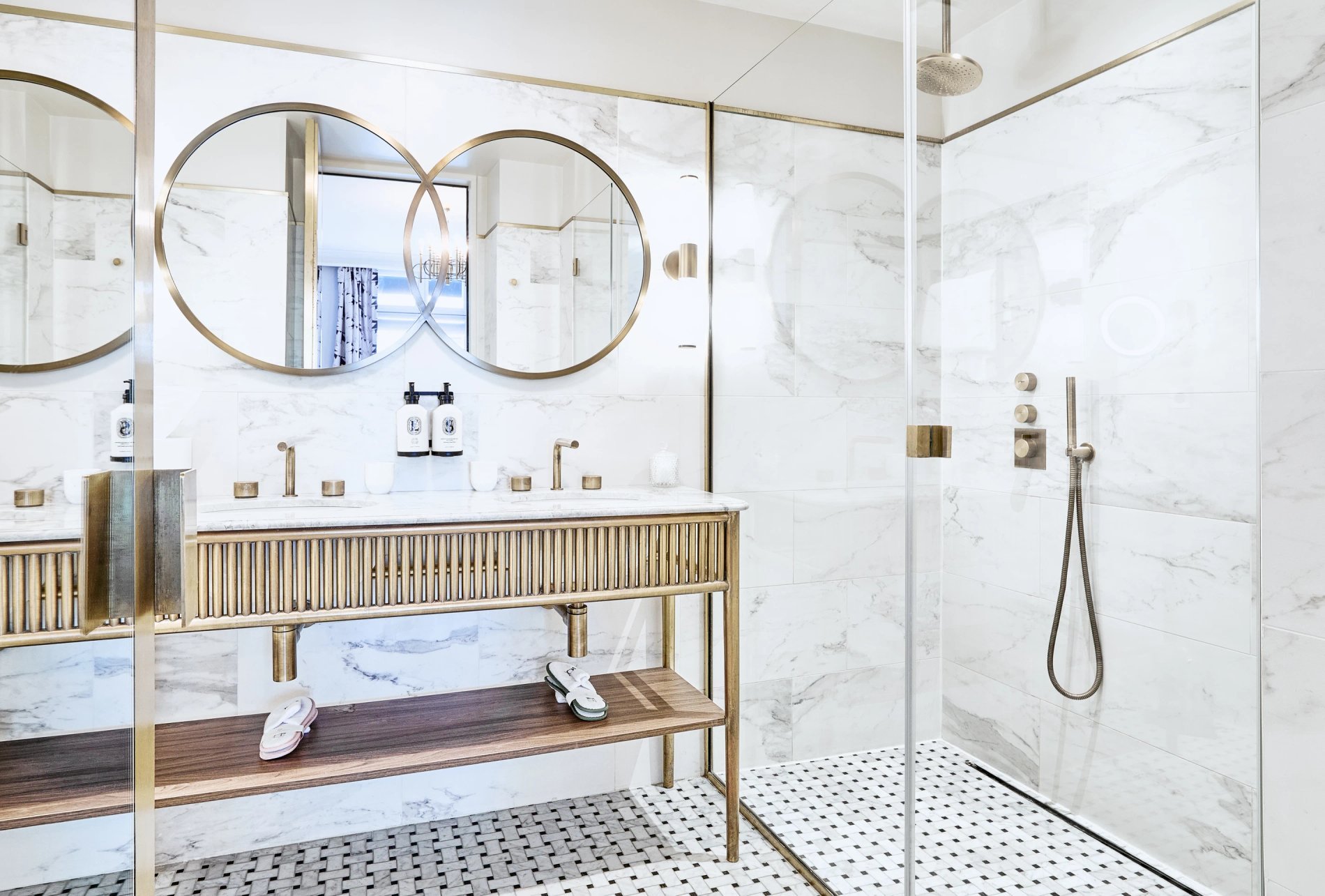 055c0d9c-d52e-4964-85e2-3180ab8ce9f8