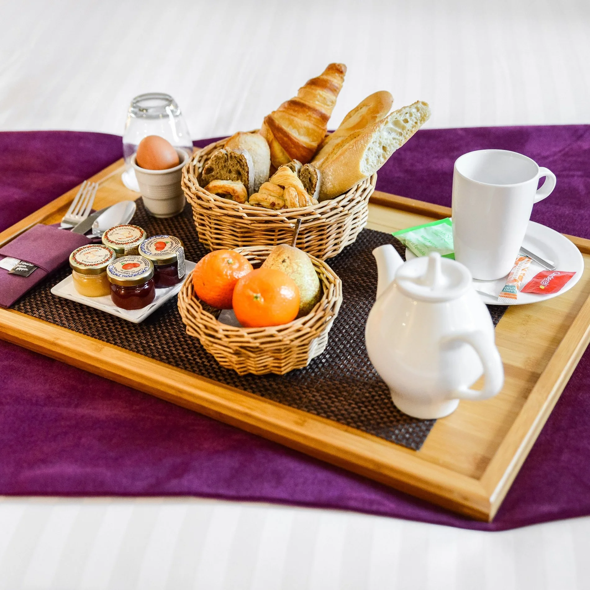 Best Western Plus Paris Vélizy petit-déjeuner continental en chambre