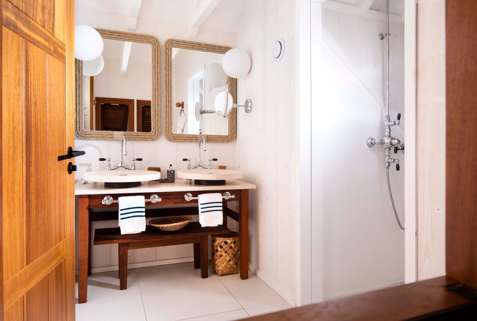 093849d1-fe12-4b65-aac6-965f954b1296