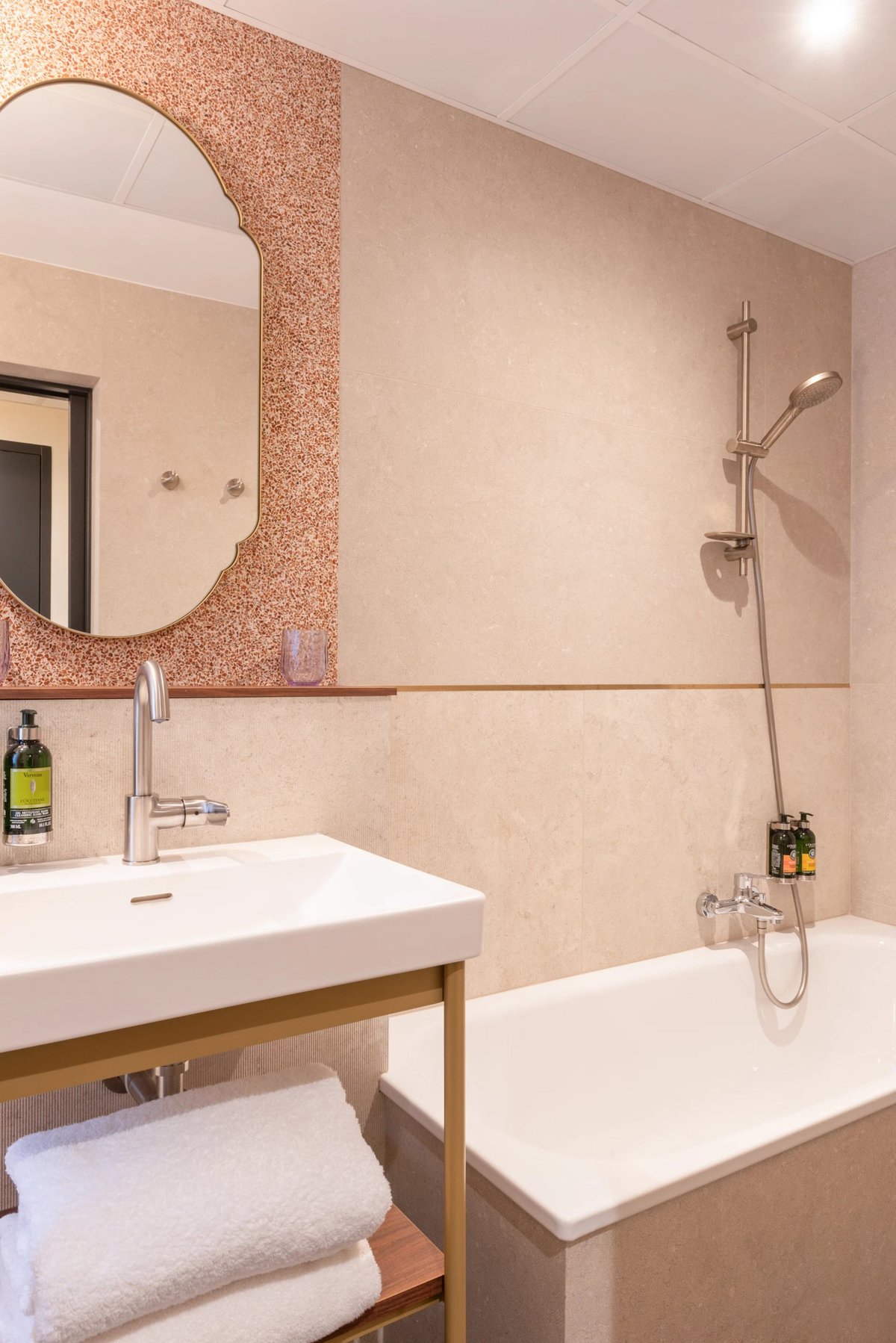 Brittany Hotel, BATHROOM HOTEL BRITTANY OPÉRA Paris Montmartre
