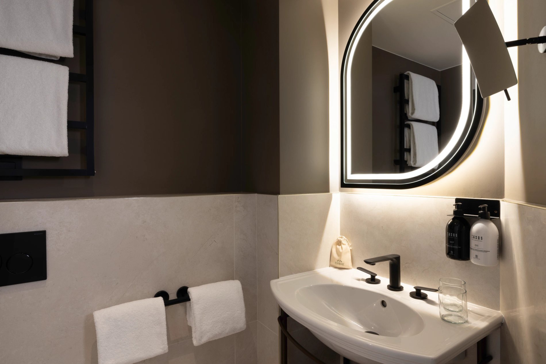 Hotel L'Ormaie Superior Balcony Room Bathroom