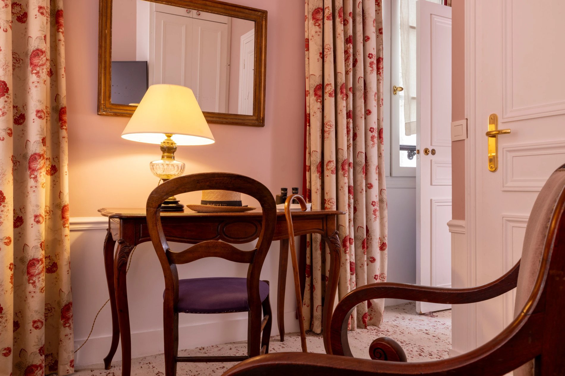 Hôtel Le Saint-Grégoire Classic Room Desk