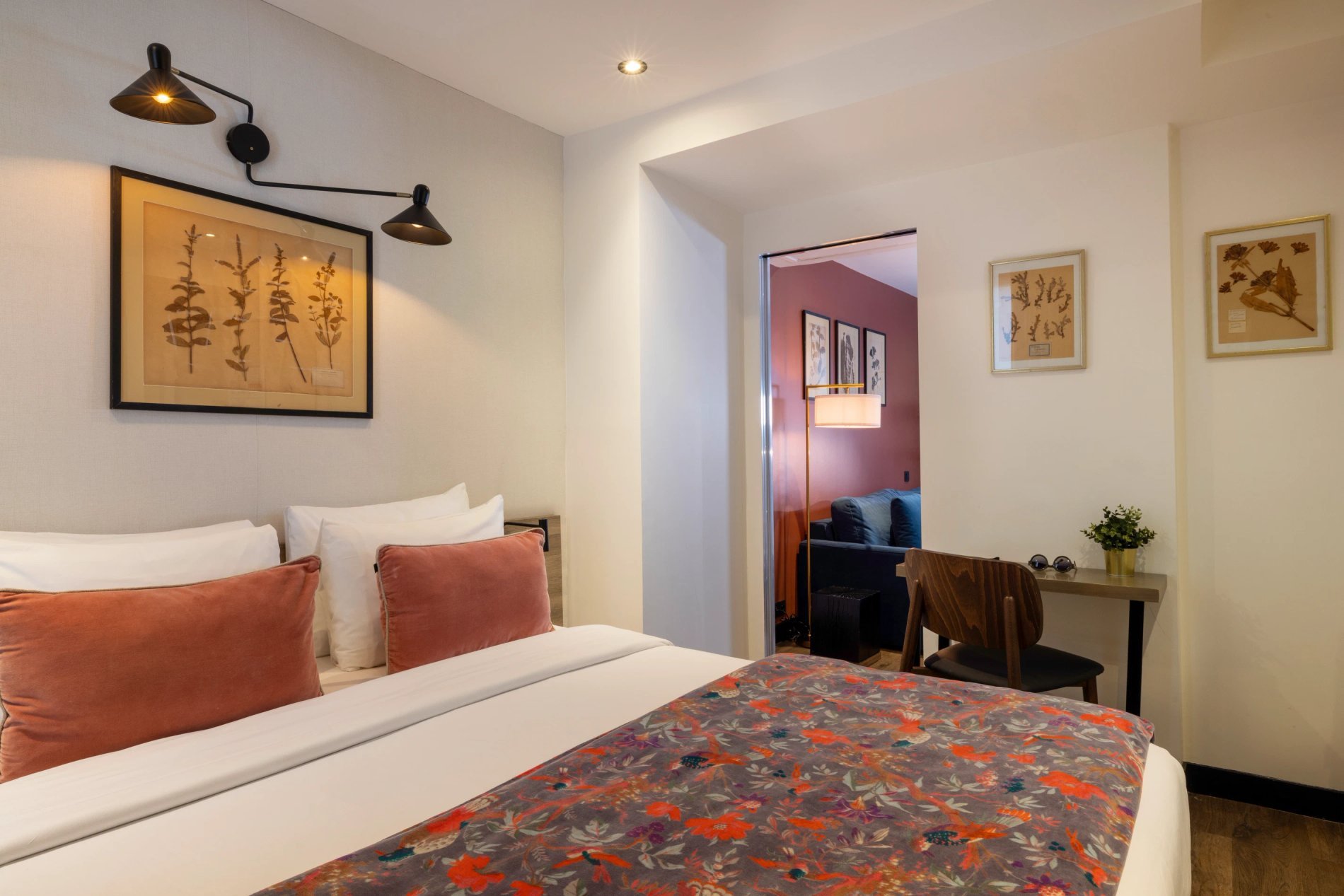 Hotel Maxim Quartier Latin Room Suite Sofa-bed Desk
