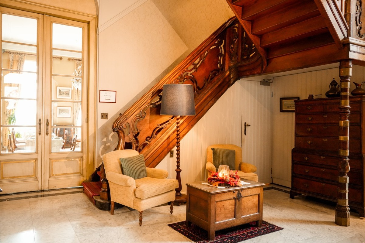 Martin's Relais 4****, Elegante trap met leeshoek in Martin's Relais.