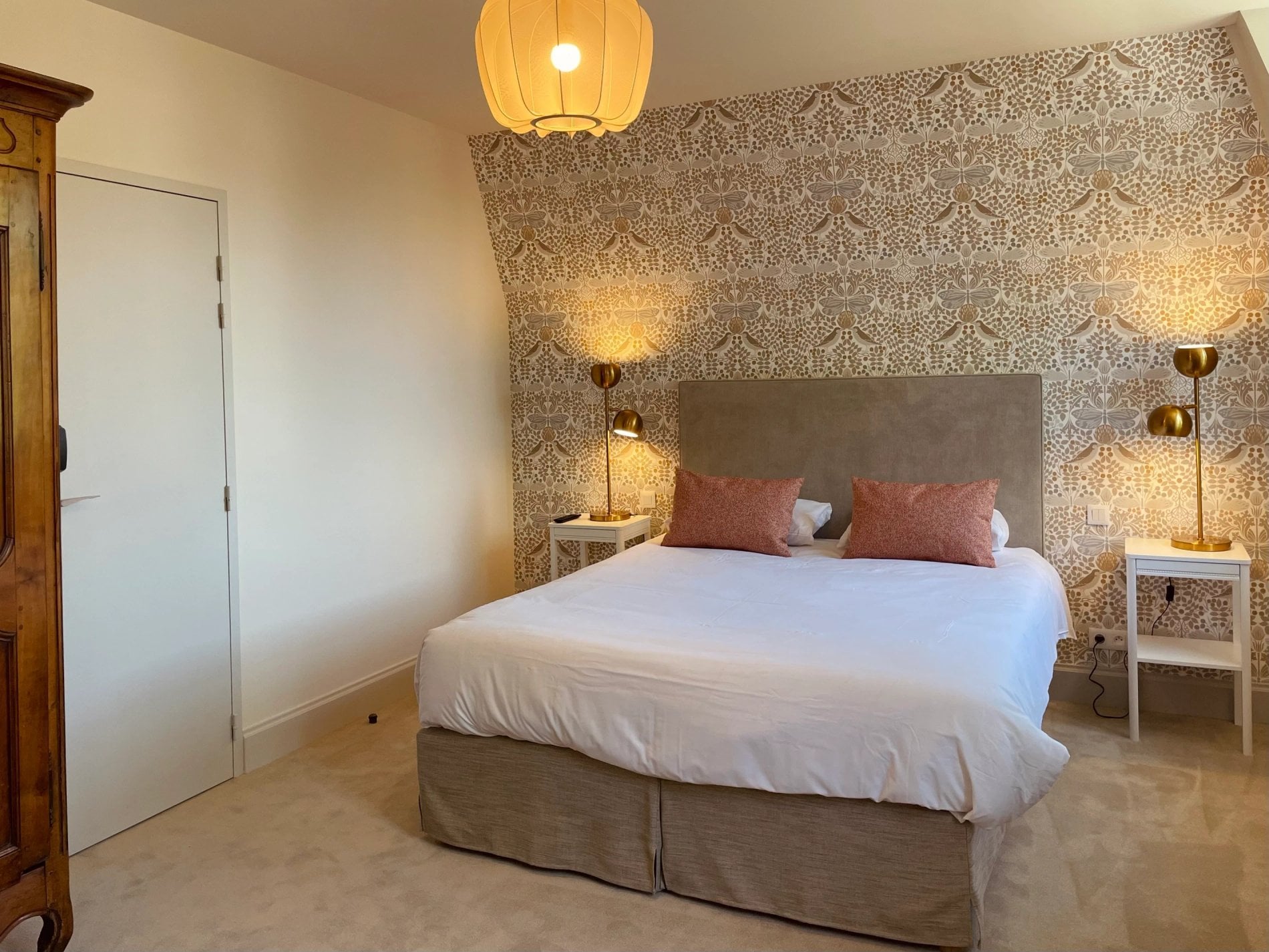 0af00b2d-dc78-46b5-81ca-0c8cd8863995