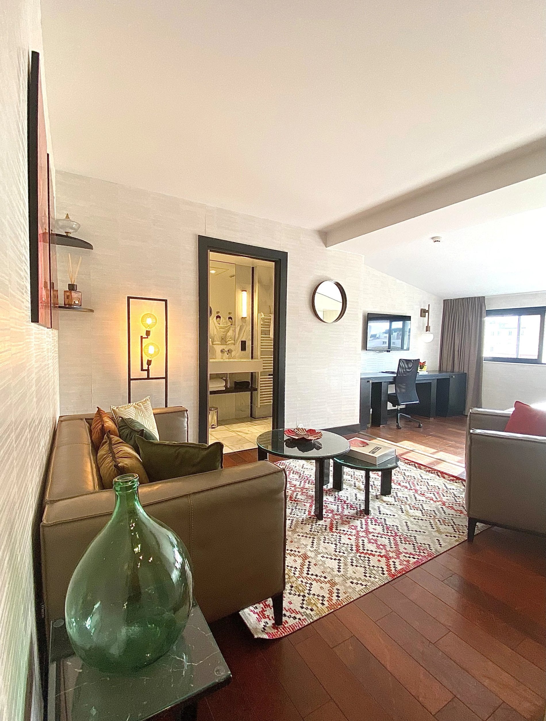 0b11881b-9cbd-4ff5-80cb-b81a8de8a4a3