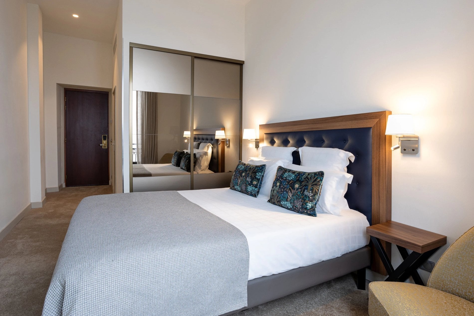 0b465788-baf9-4175-bf5c-58aa7c0eb12d