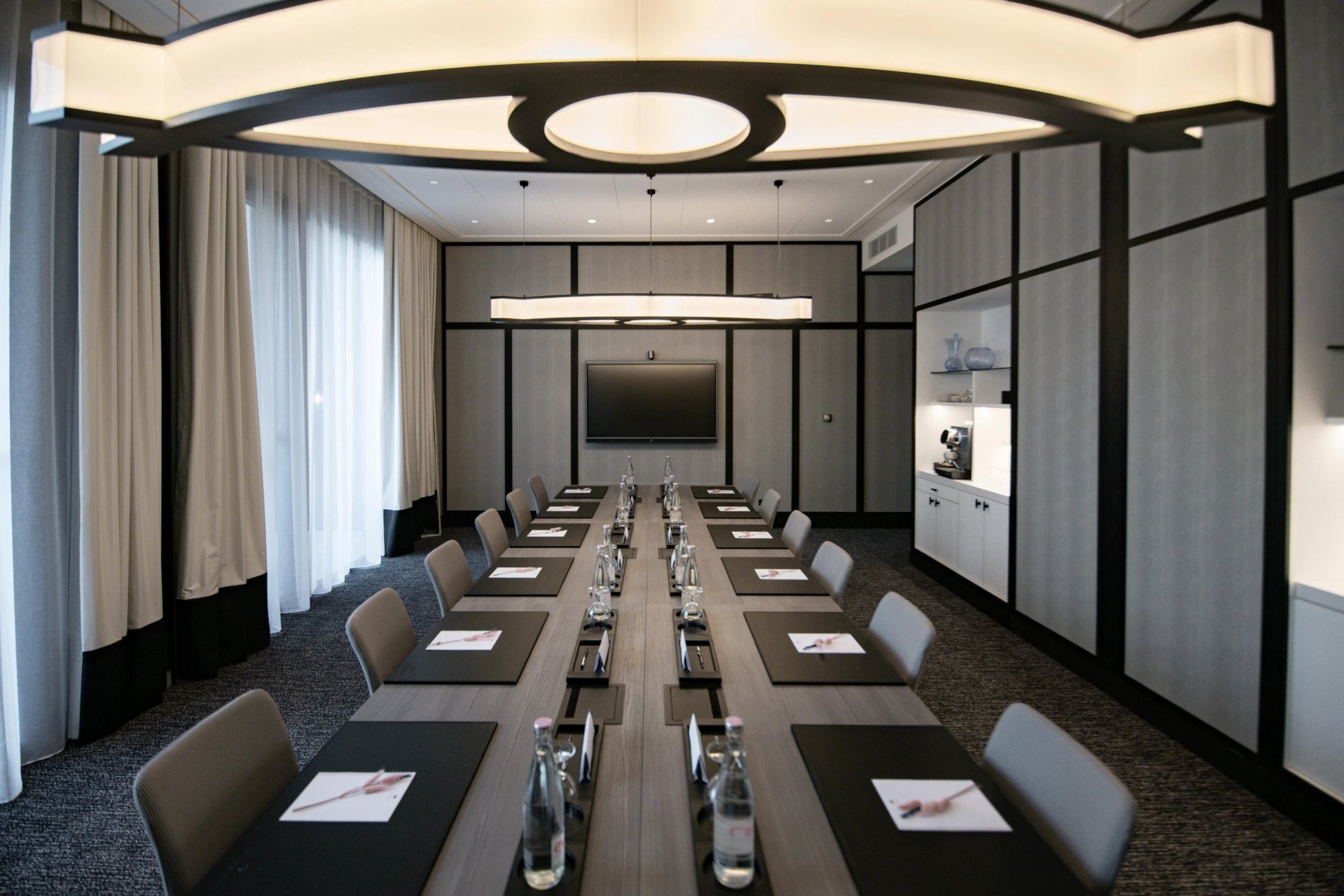 Maison Albar - Le Victoria | Modern seminar room with screen and services.