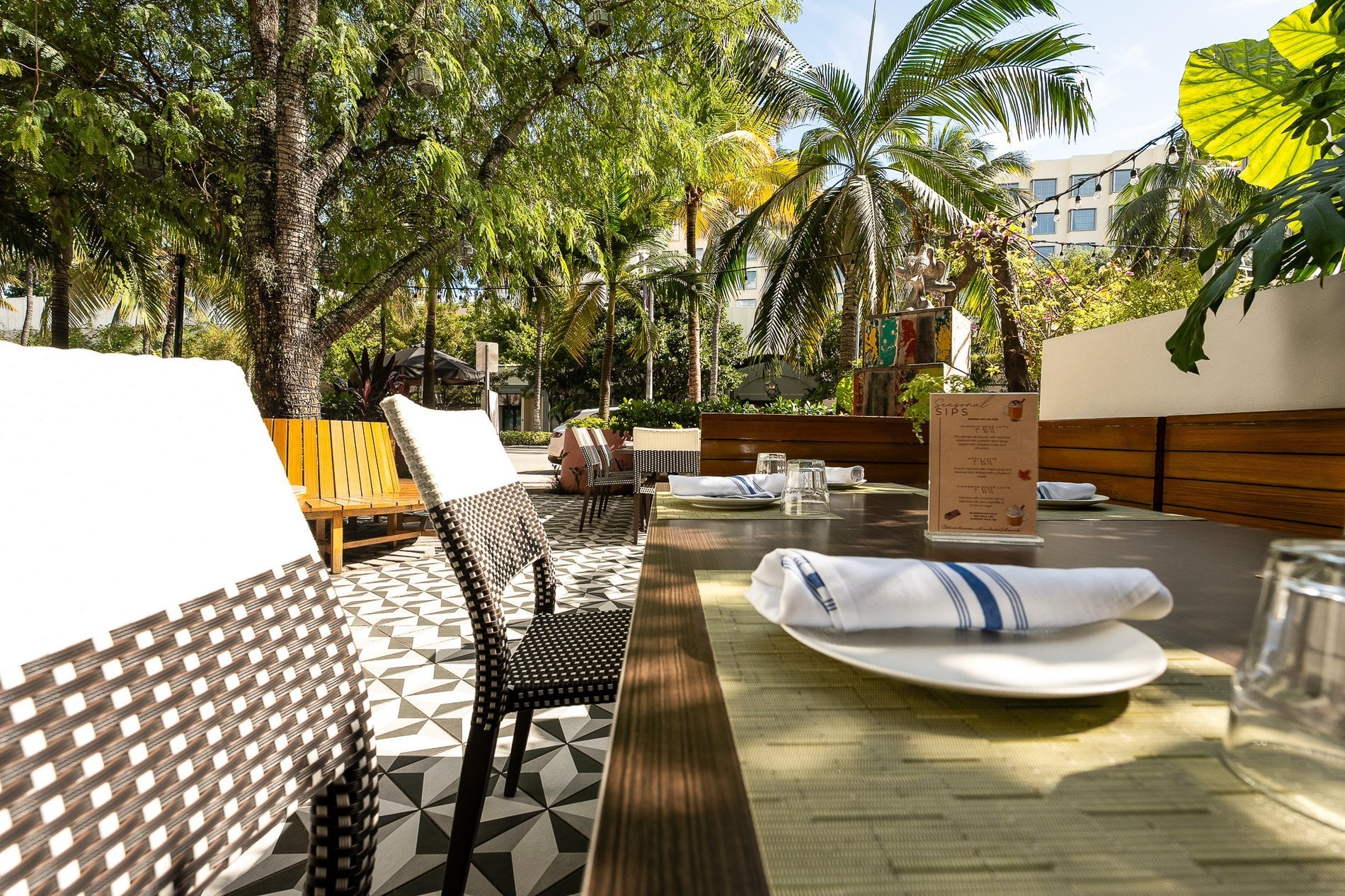 Luxury Boutique Hotel Miami Beach - Buffet Breakfast - Angler's Hotel South Beach