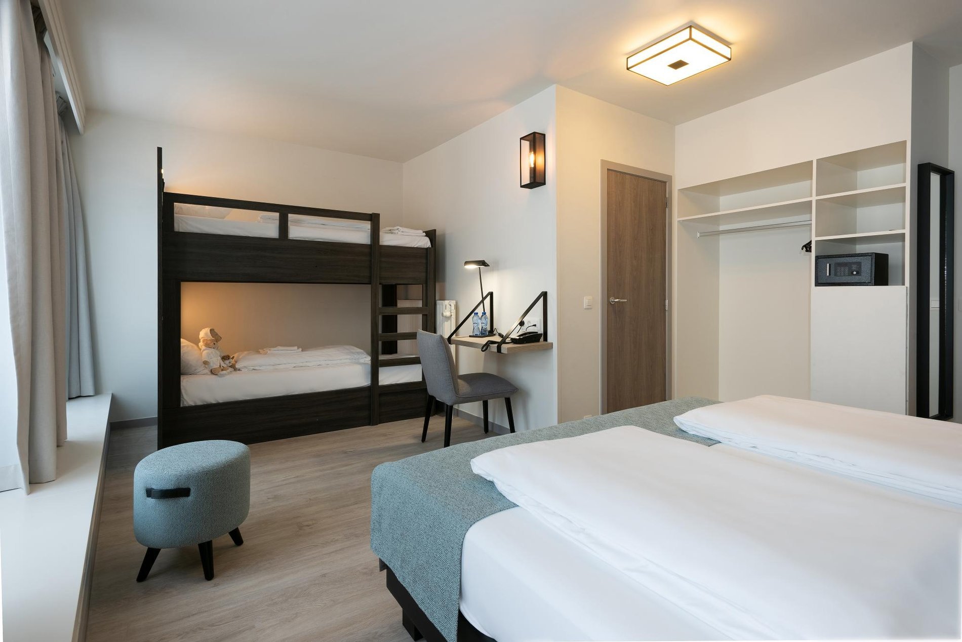 Bett und komfortabler Raum im Martin's Brugge