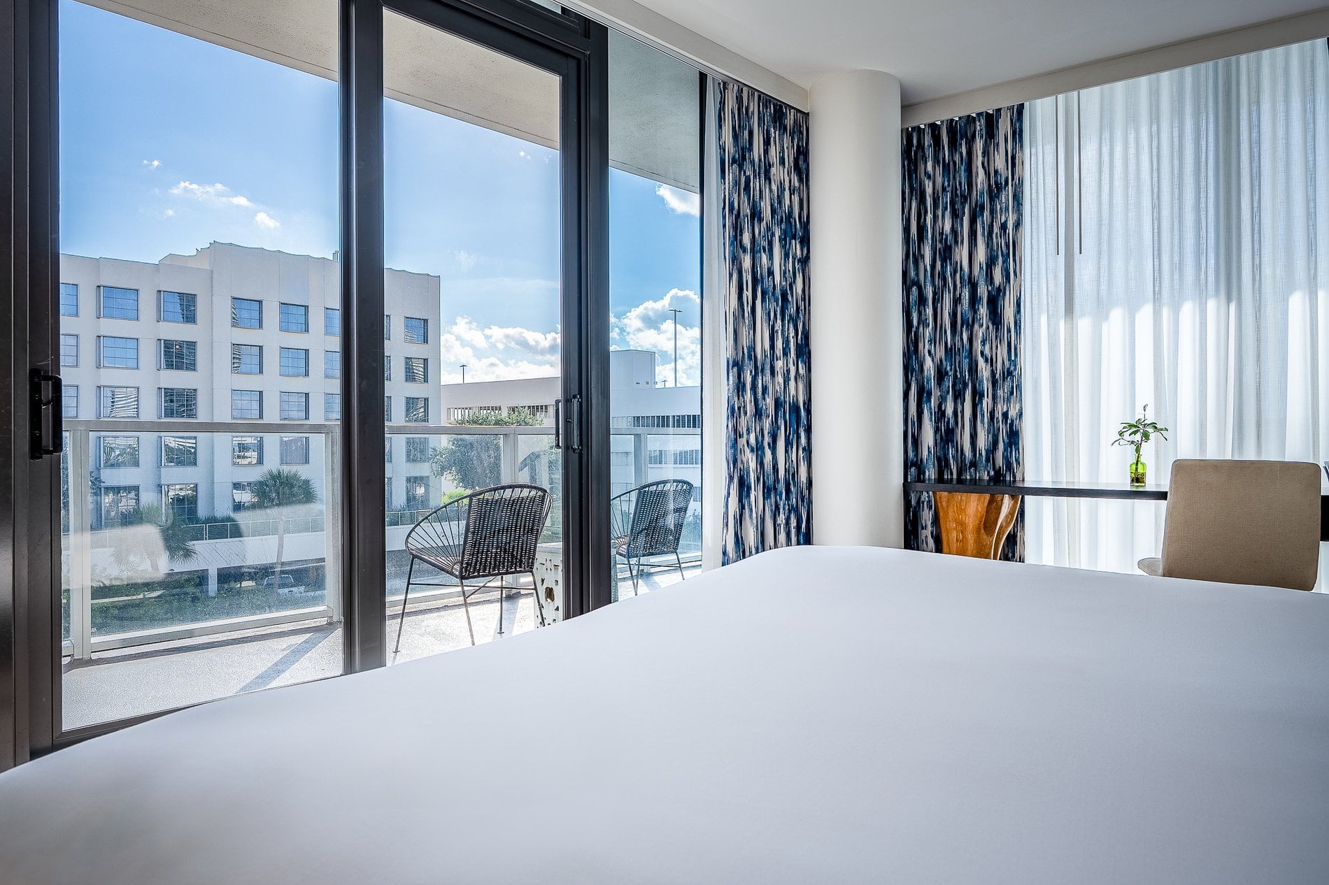 Hotel Suites Miami Beach - Prestige Corner Balcony Room - Angler's Hotel