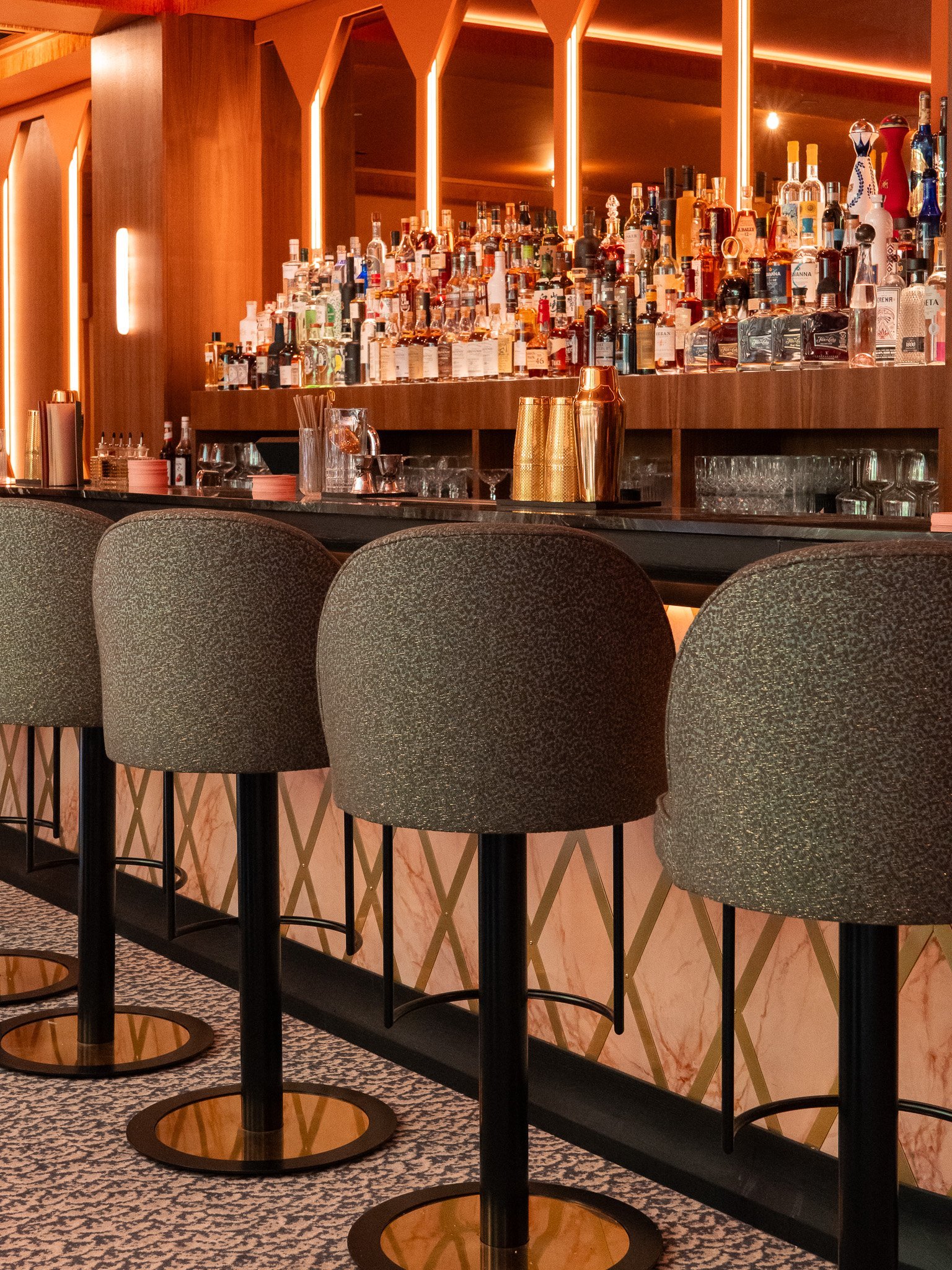 Frivole | Restaurant & bar festif | Paris Triangle d'Or