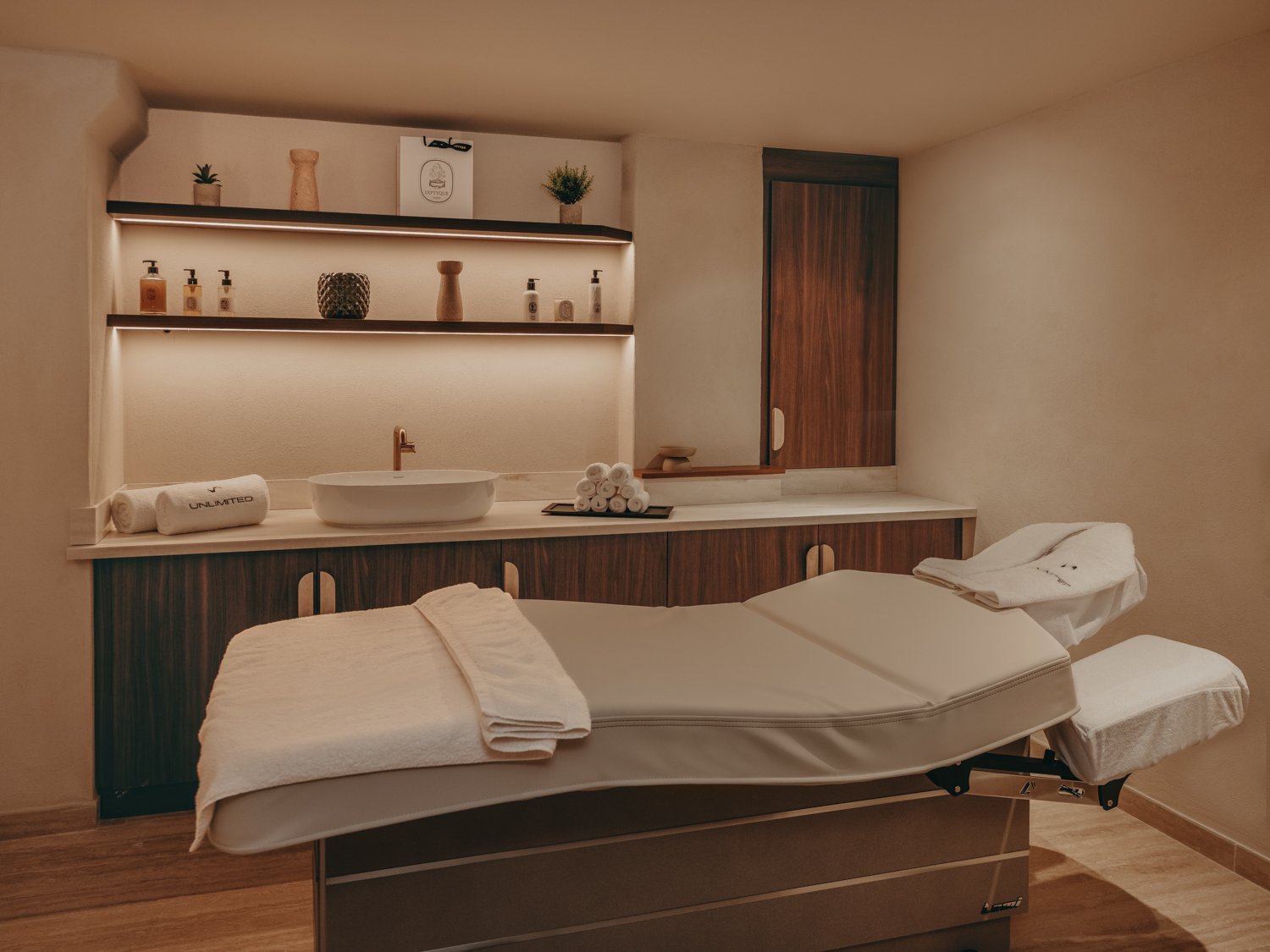 UNLIMITED Club | Sports club | Indoor pool | Wellness | Paris 8th arrondissement