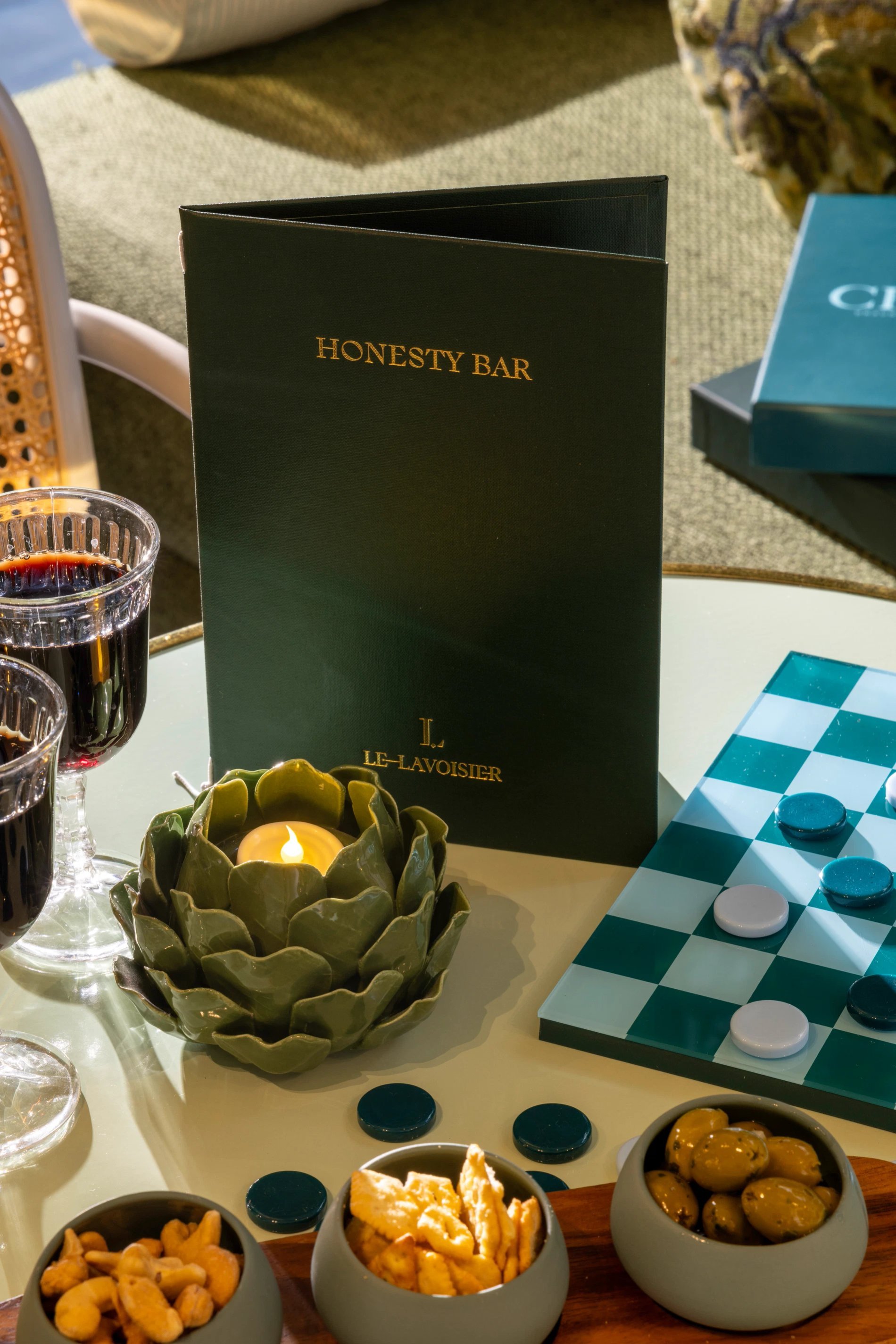 Hôtel Le Lavoisier Honesty Bar Vin Apéritifs Jeu de Dames