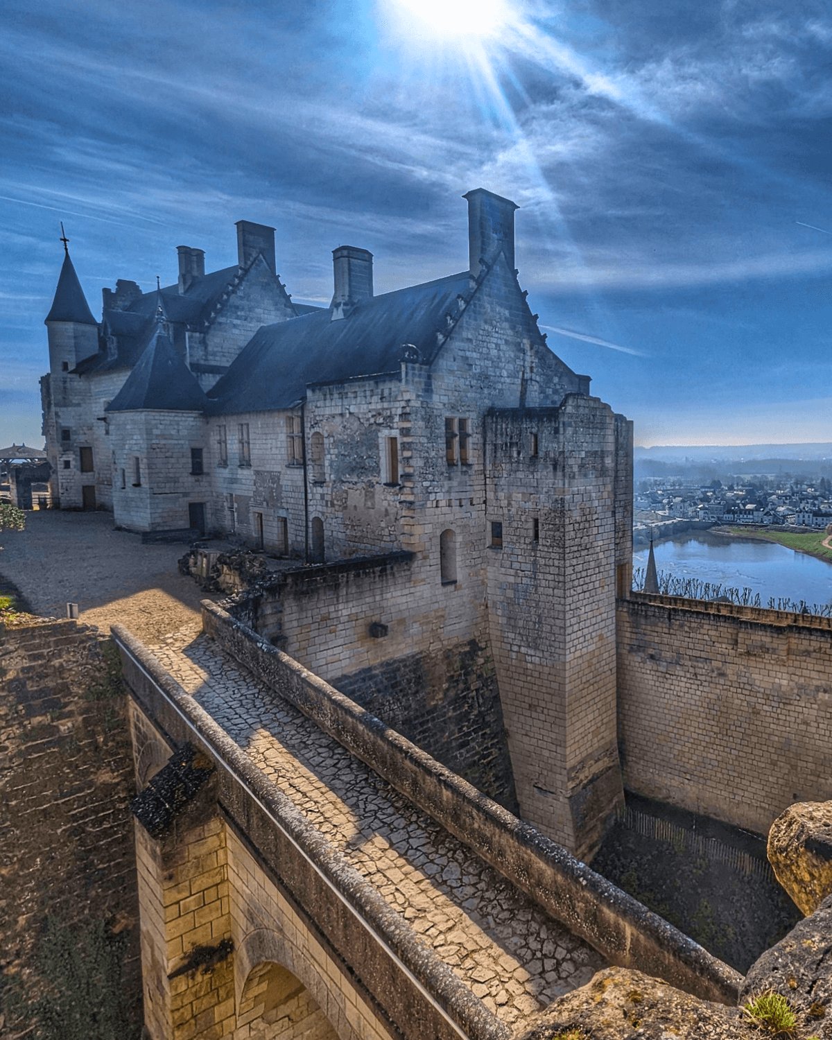 la forteresse royale de Chinon chargée de patrimoine