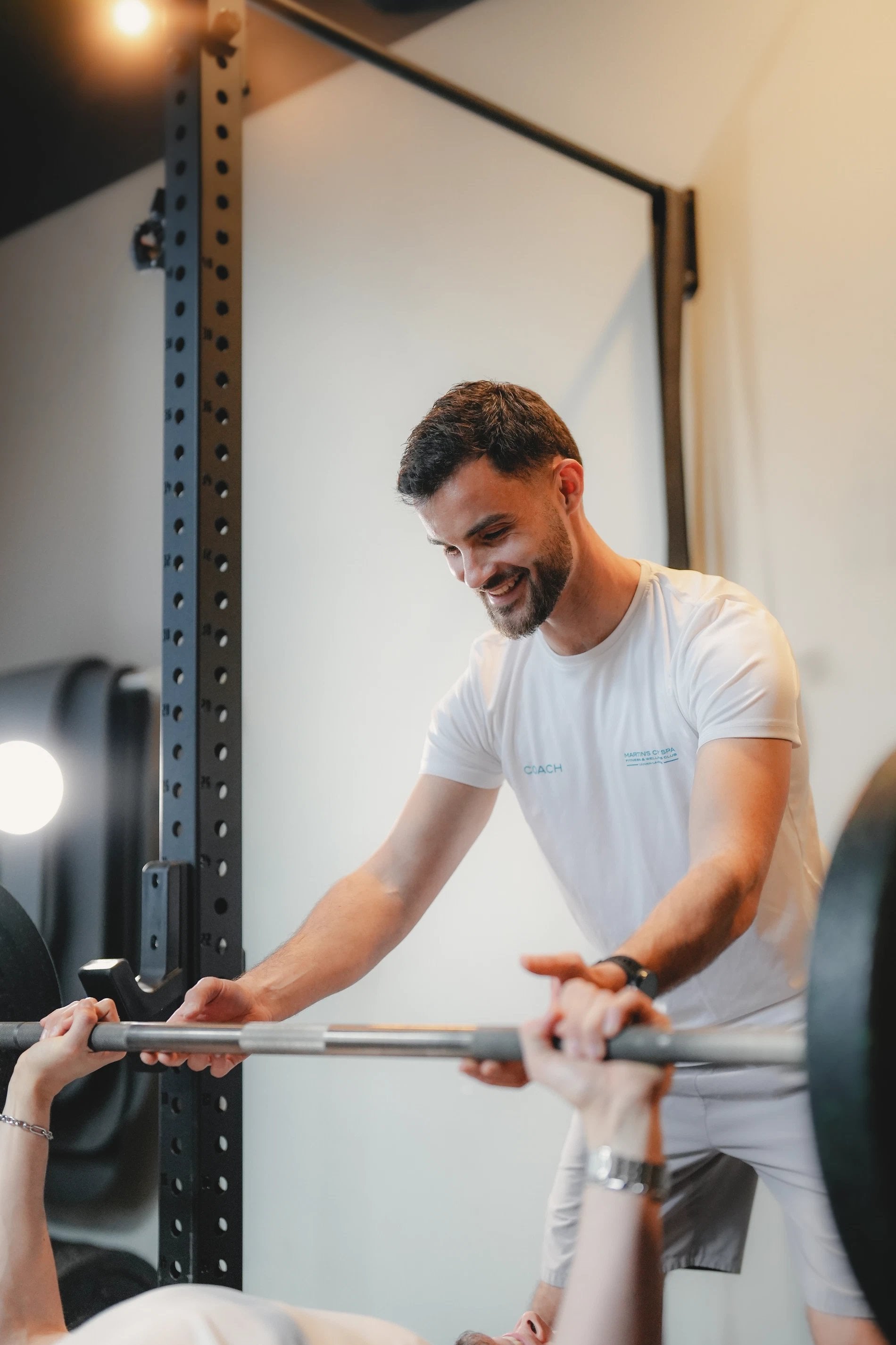 Boksessie onder begeleiding van een coach bij Martin's Hotels fitness.