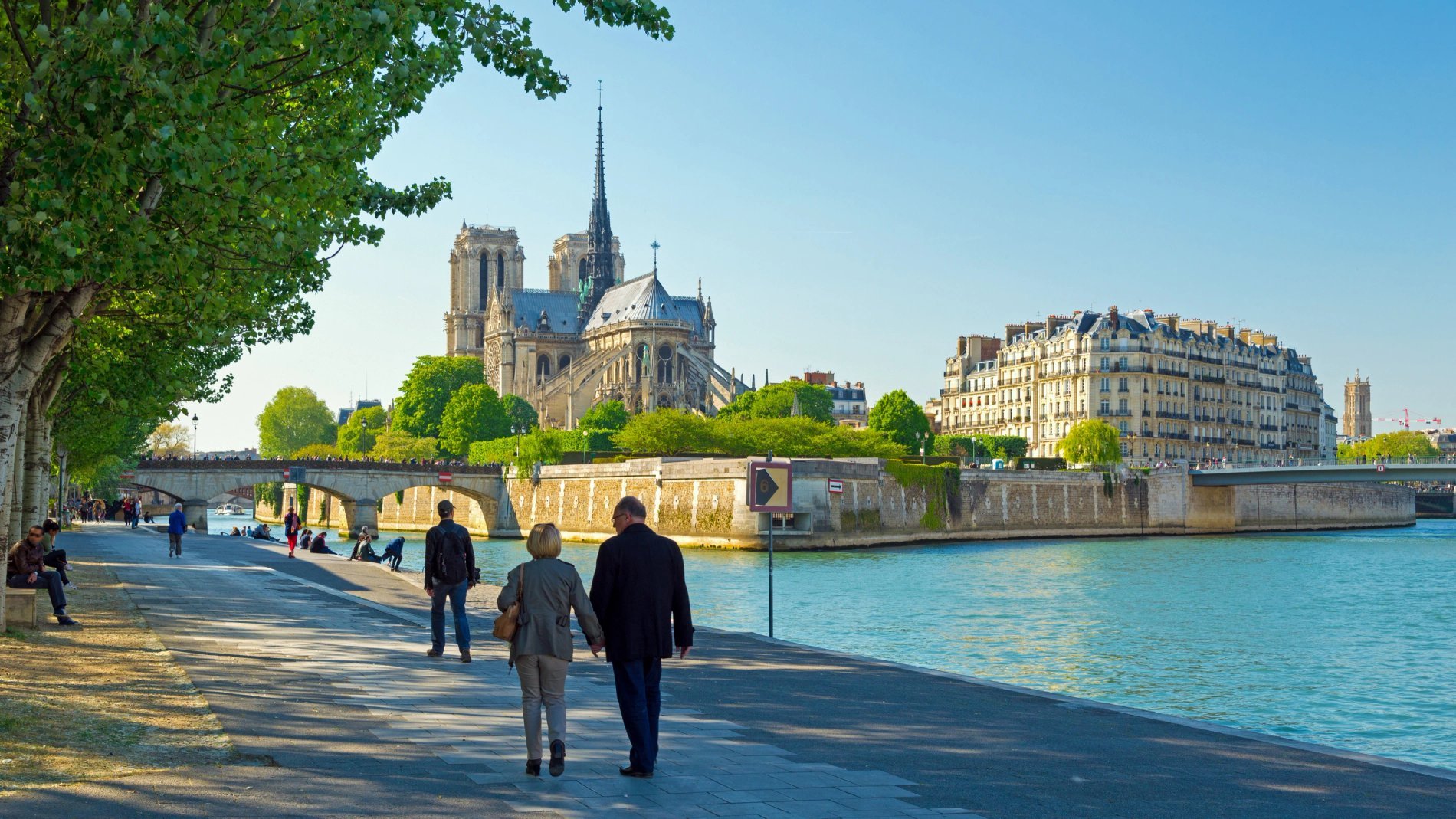 neighbourhood of hotel saint-louis en l'isle - boutique hotel paris city centre