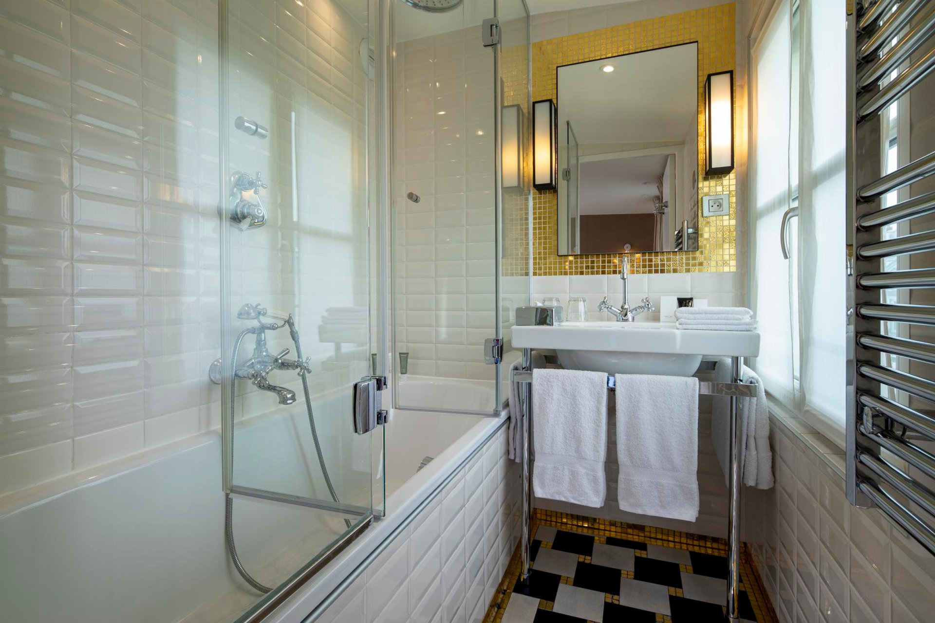 Hôtel Le Pradey Authentique Room Bathroom