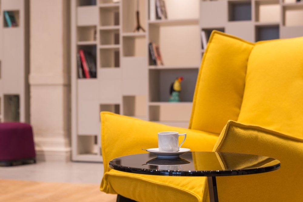 Le Lobby de l’hôtel Maison Nô Boutique hôtel Lyon, aménagé avec de confortables fauteuils.