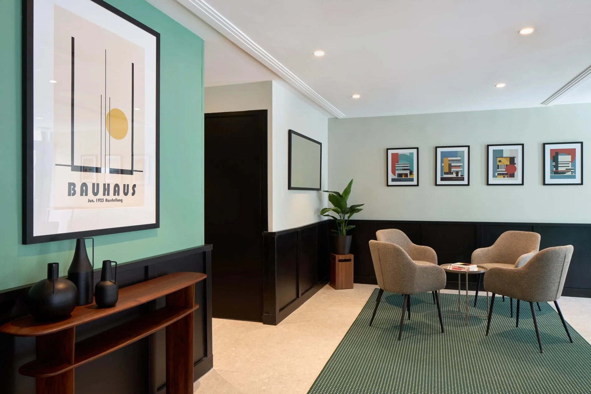 Espace salon avec décoration chic au Timhotel Nation