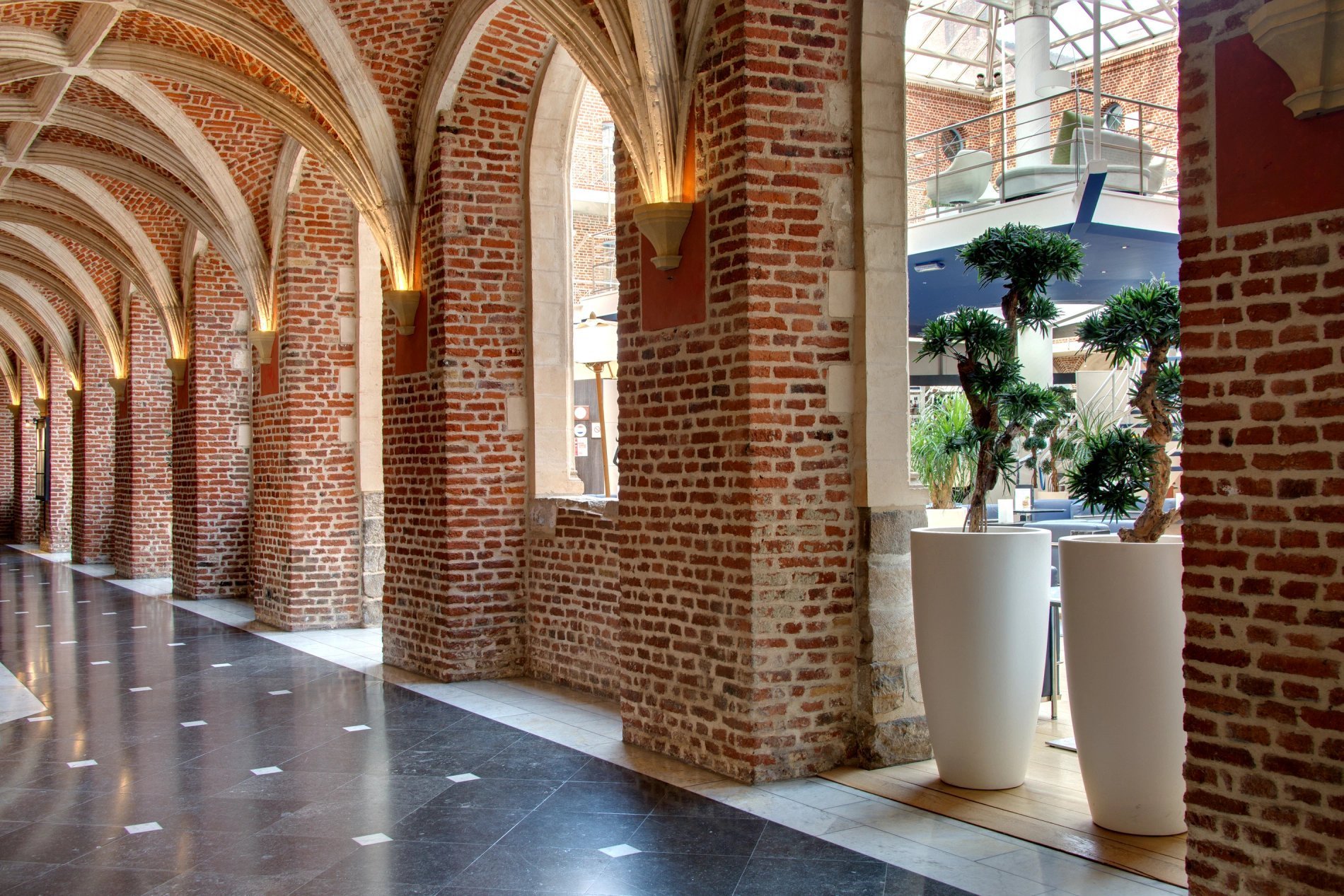 Hotel Le Couvent des Minimes, Old Lille: historic red brick architecture, a prestigious setting housing our chic bar.