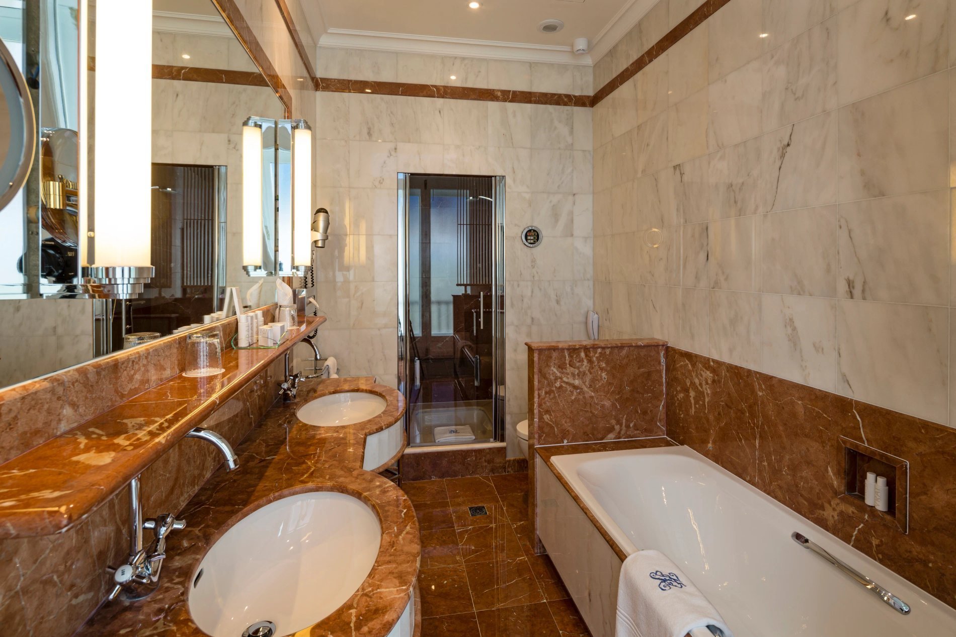 Hotel Regina Louvre Eiffel Tower Suite Salle de bain