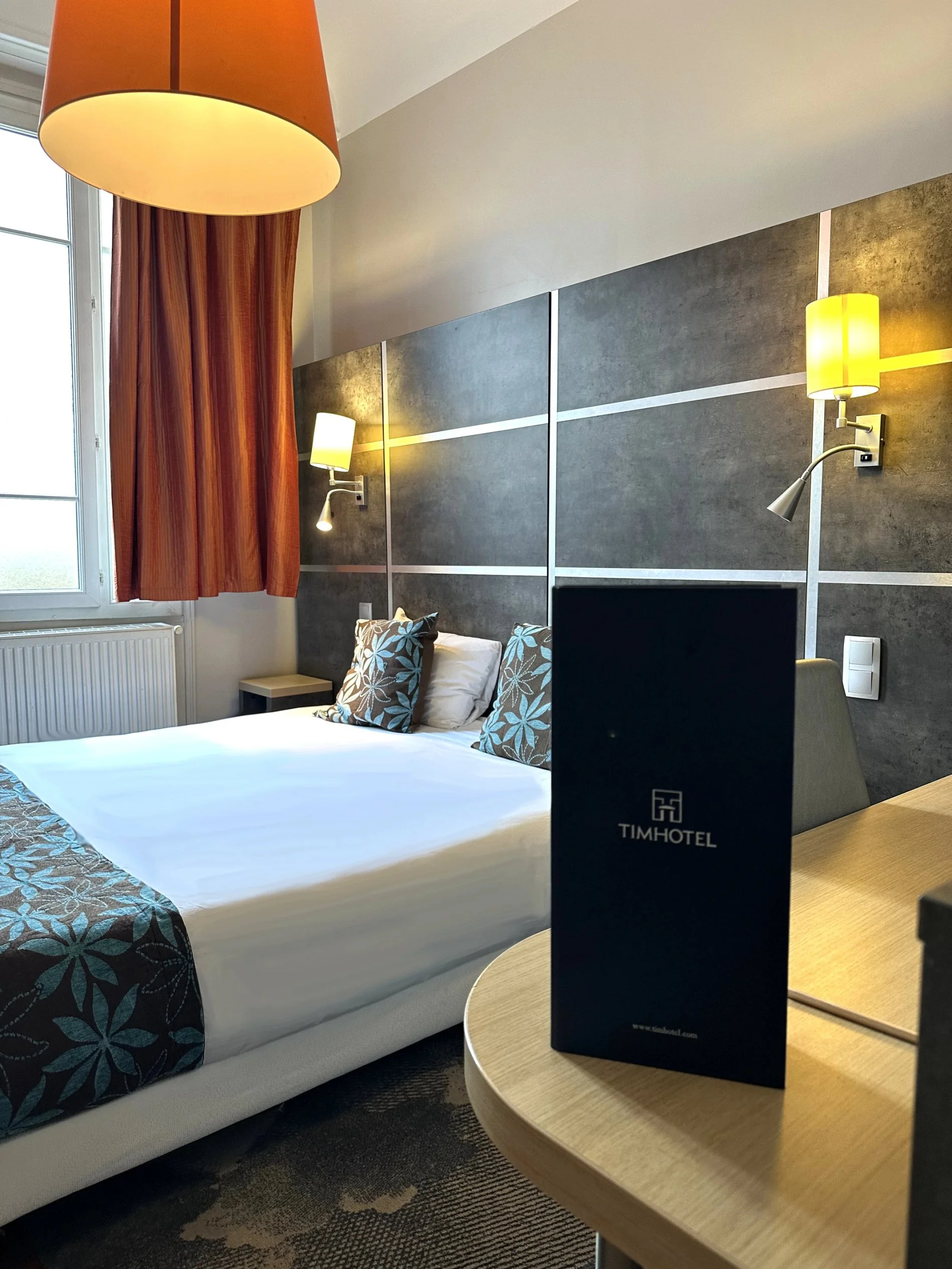 Chambre Double avec aménagement moderne au Timhotel Boulogne-Rives-de-Seine