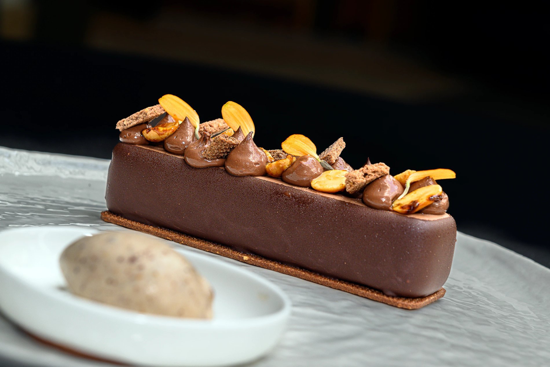 Dessert chocolaté au restaurant La Roue à L'Isle de Leos