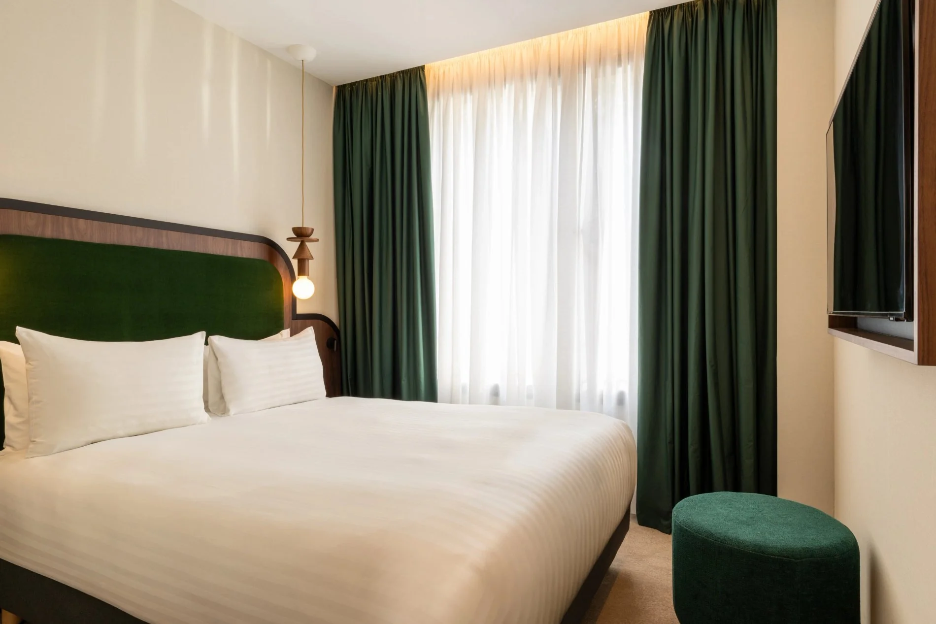 1469d903-a200-4b7e-848d-9af972295c3c