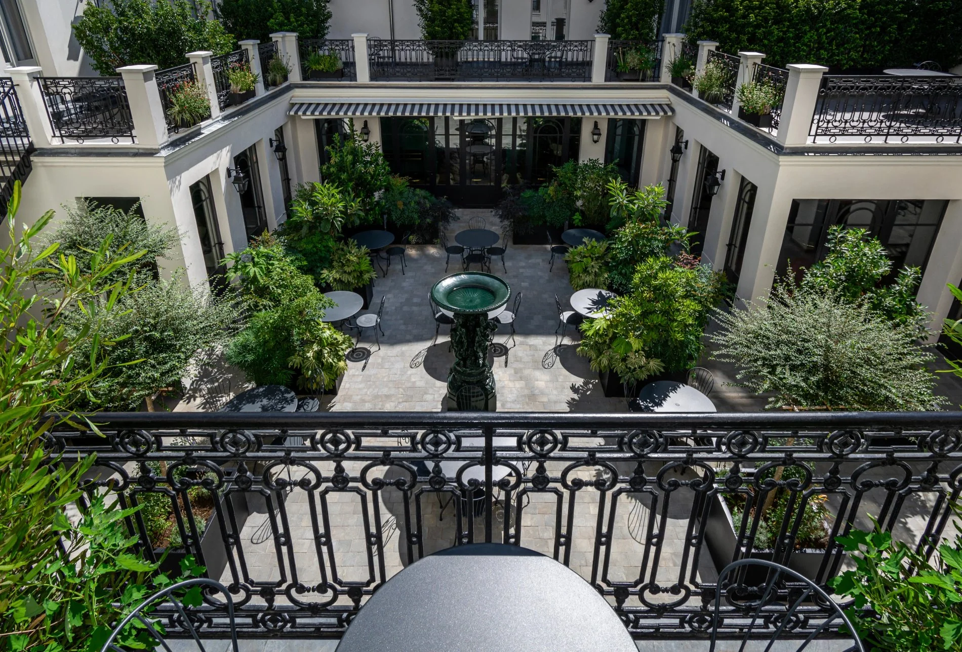 Hôtel & Spa Napoléon | Courtyard Terrace