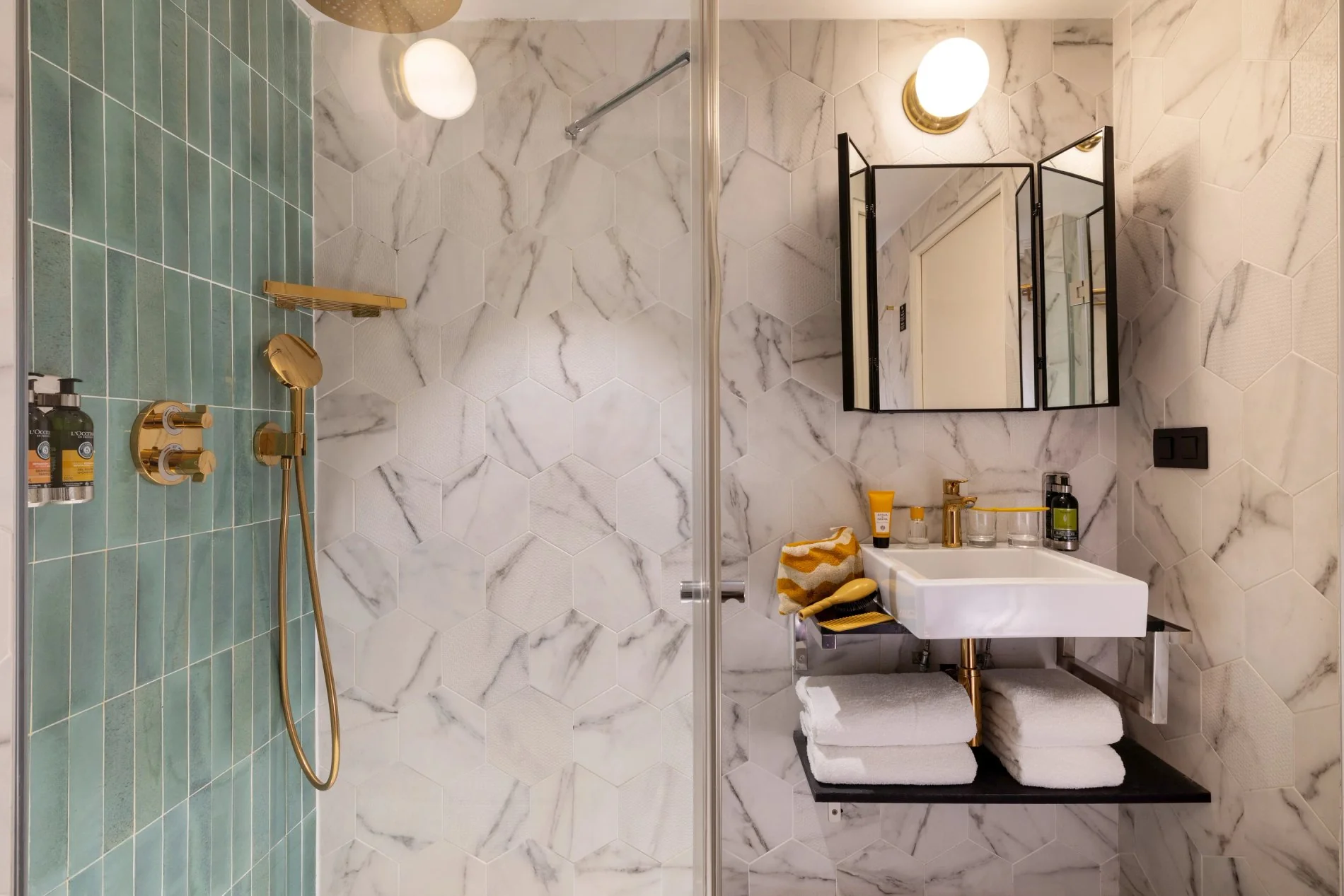 Hôtel Maxim Folies Chambre Junior Suite Salle de Bain Douche