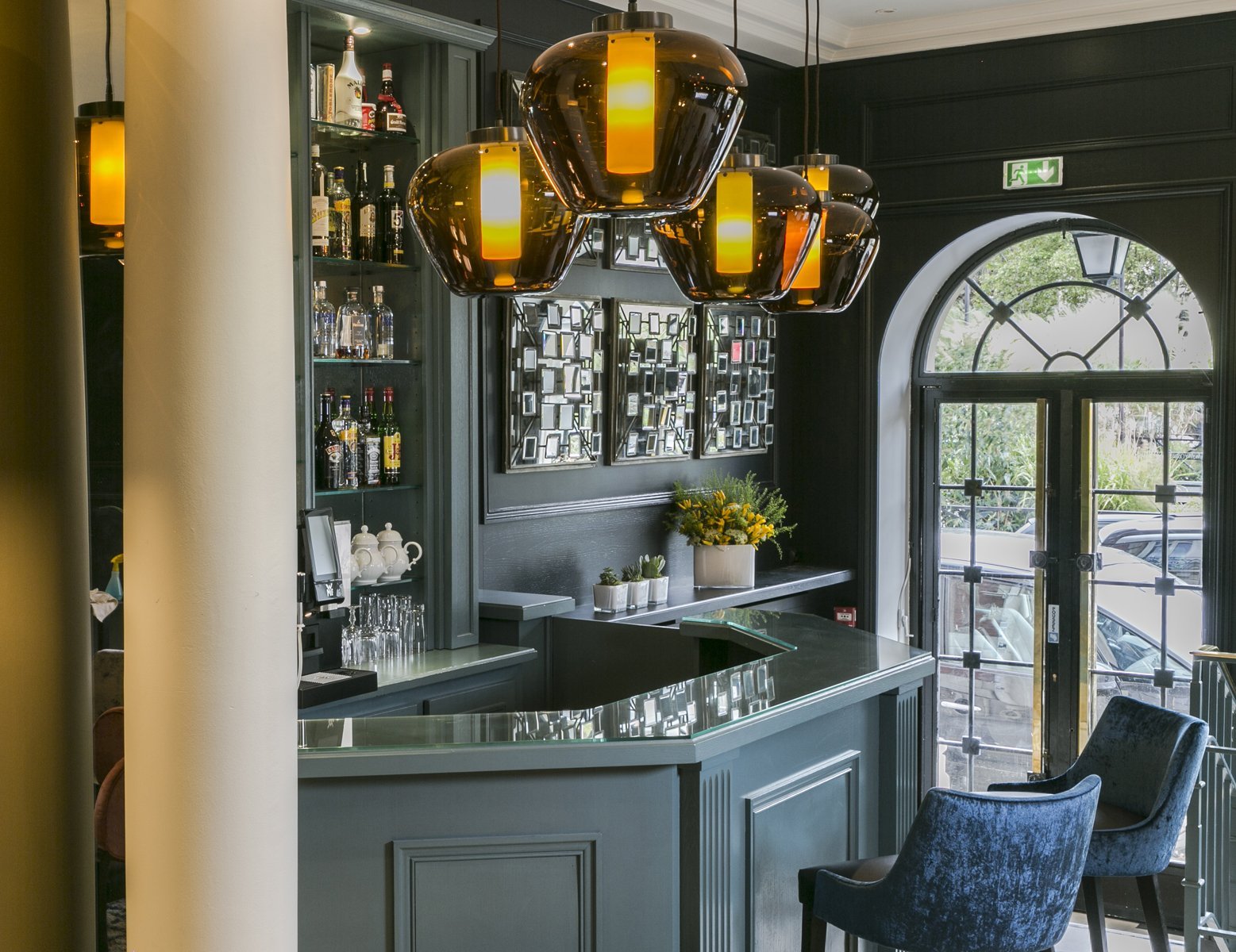 Hôtel de Neuville Arc de Triomphe | Hotels near Palais des Congres Paris