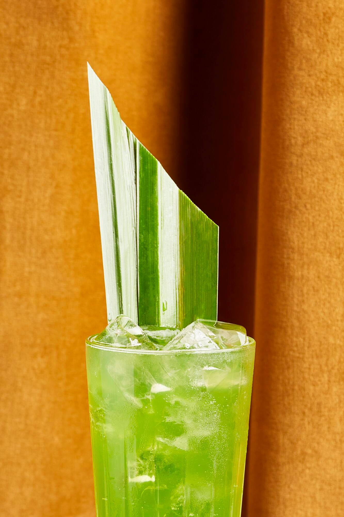 Cocktail vert du bar ambiancé du Manko à Paris