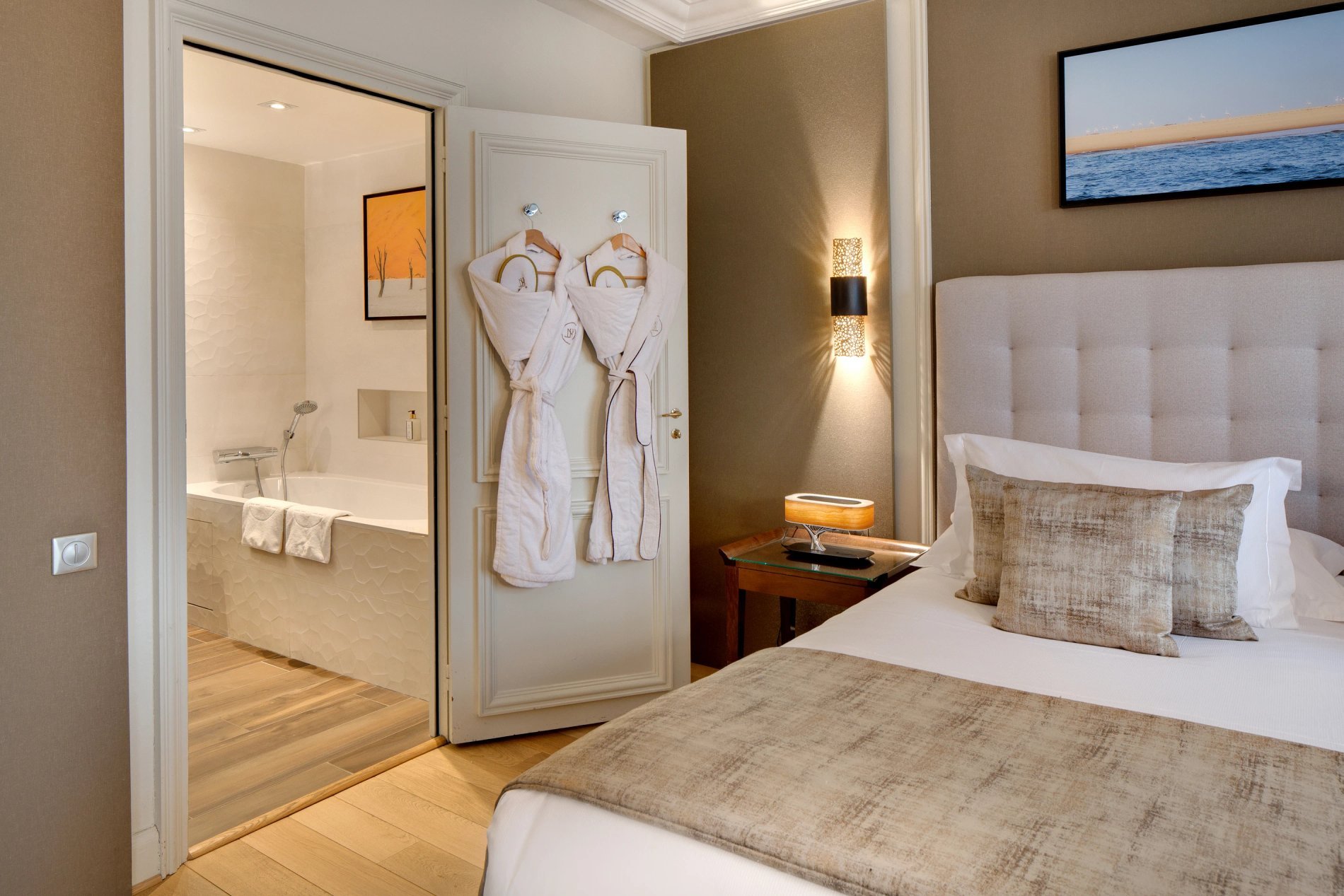 Design cosy et contemporain de notre Junior Suite Relais et châteaux 5 étoiles en Bourgogne