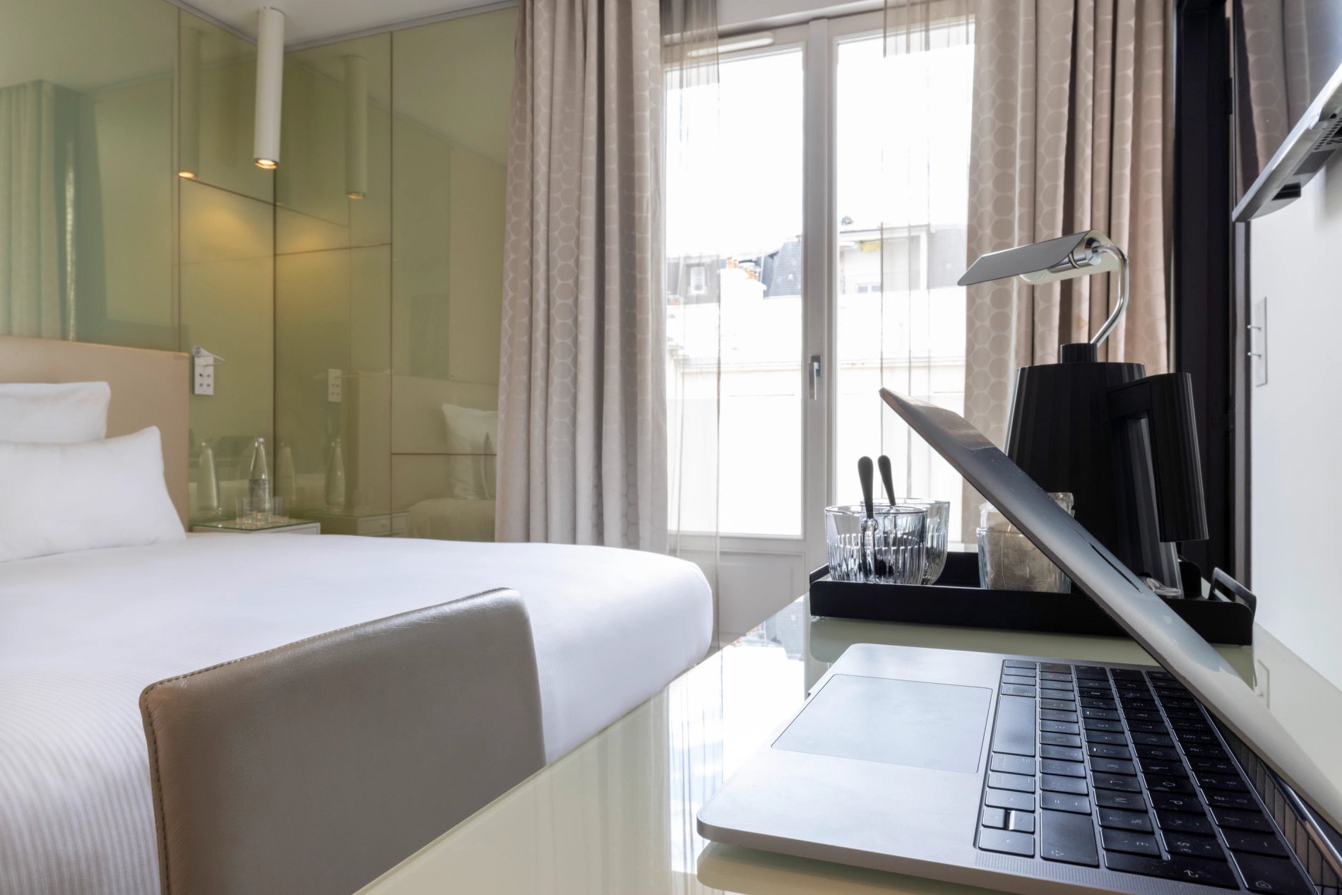 Hôtel Félicien Chambre Supérieure Pearl Bureau