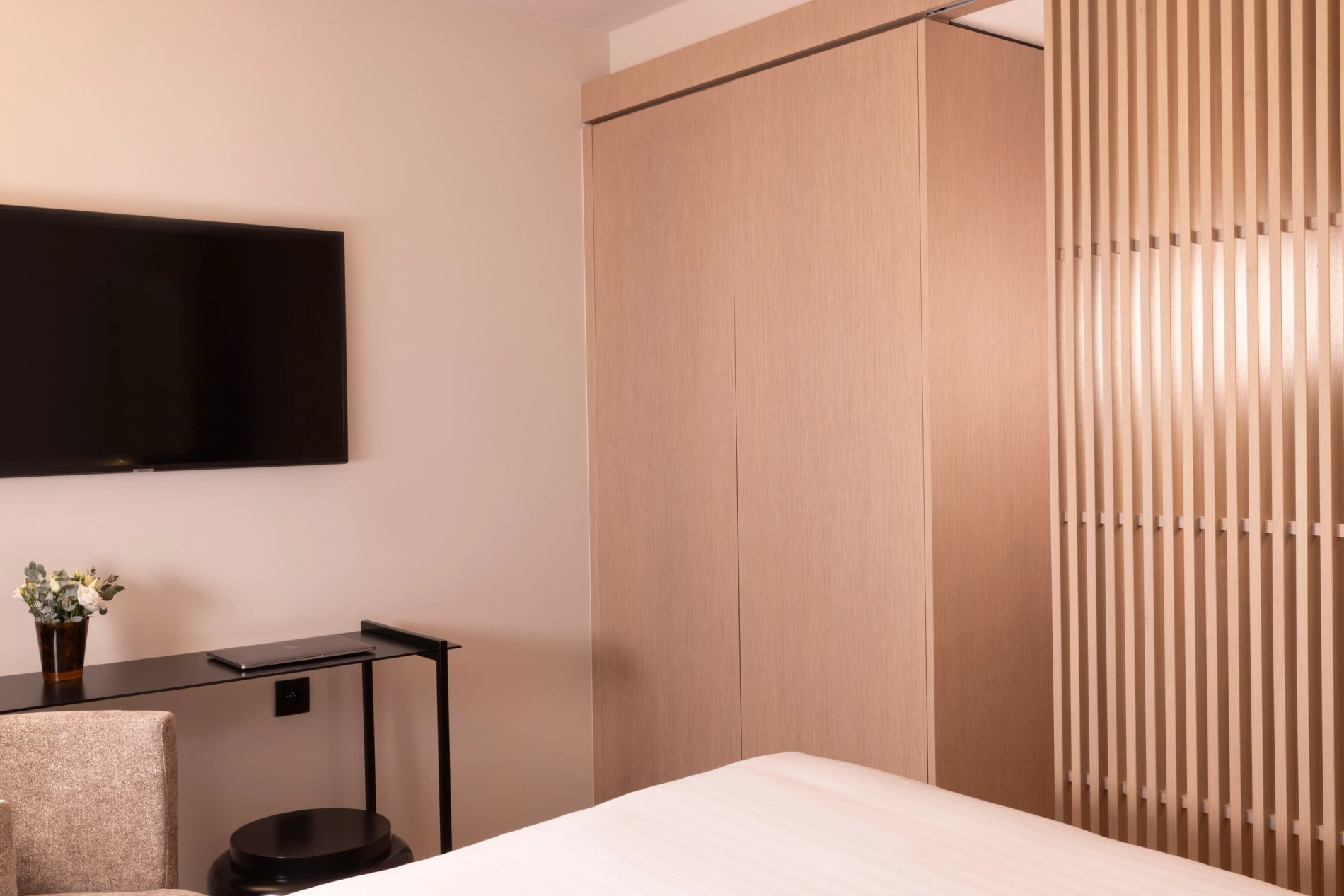 Hôtel ESTÉ Chambre Classique Bureau Penderie